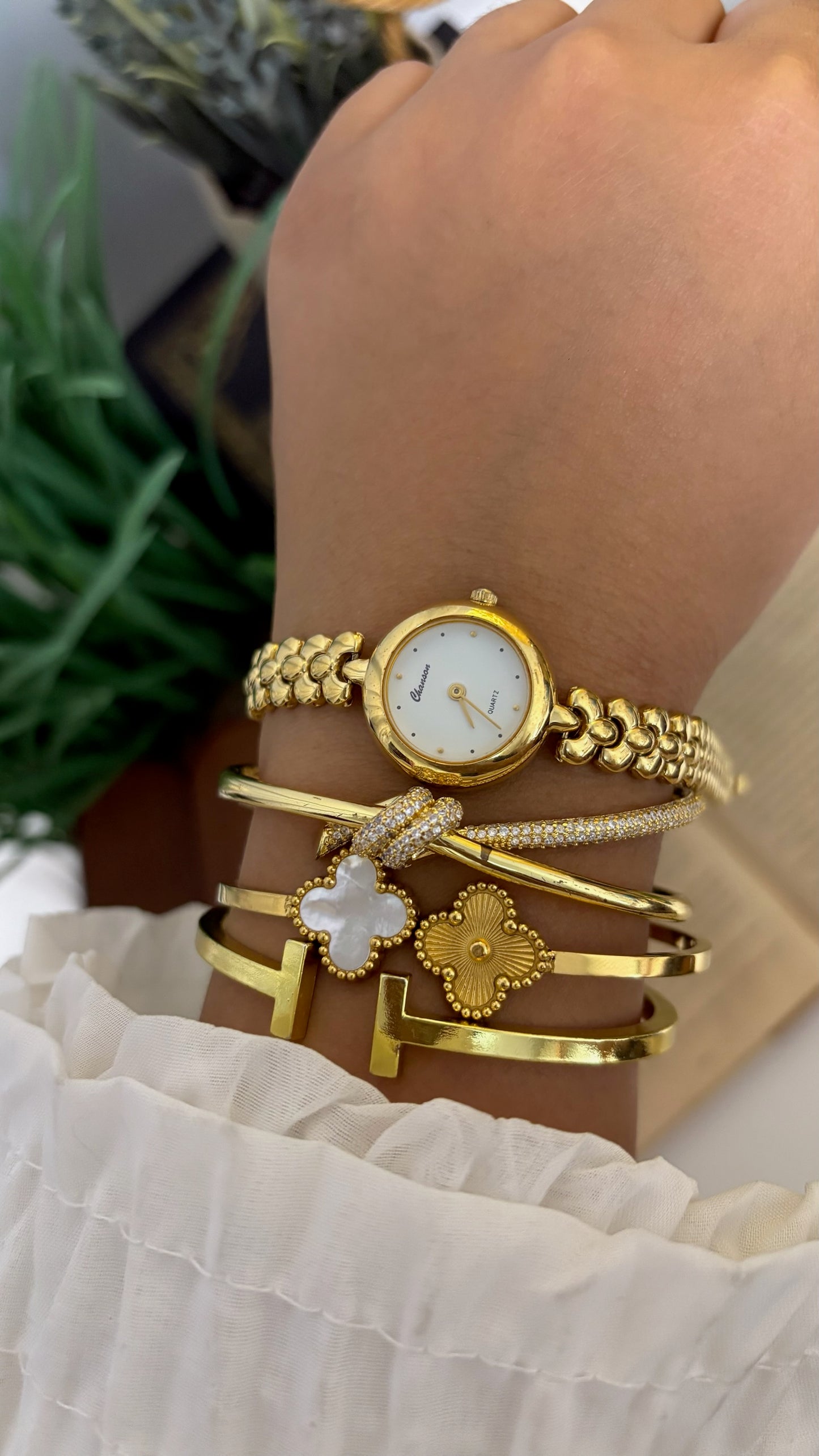 Vintage Chanson Round Watch with Teardrop Link Bracelet in Gold Tone Quartz