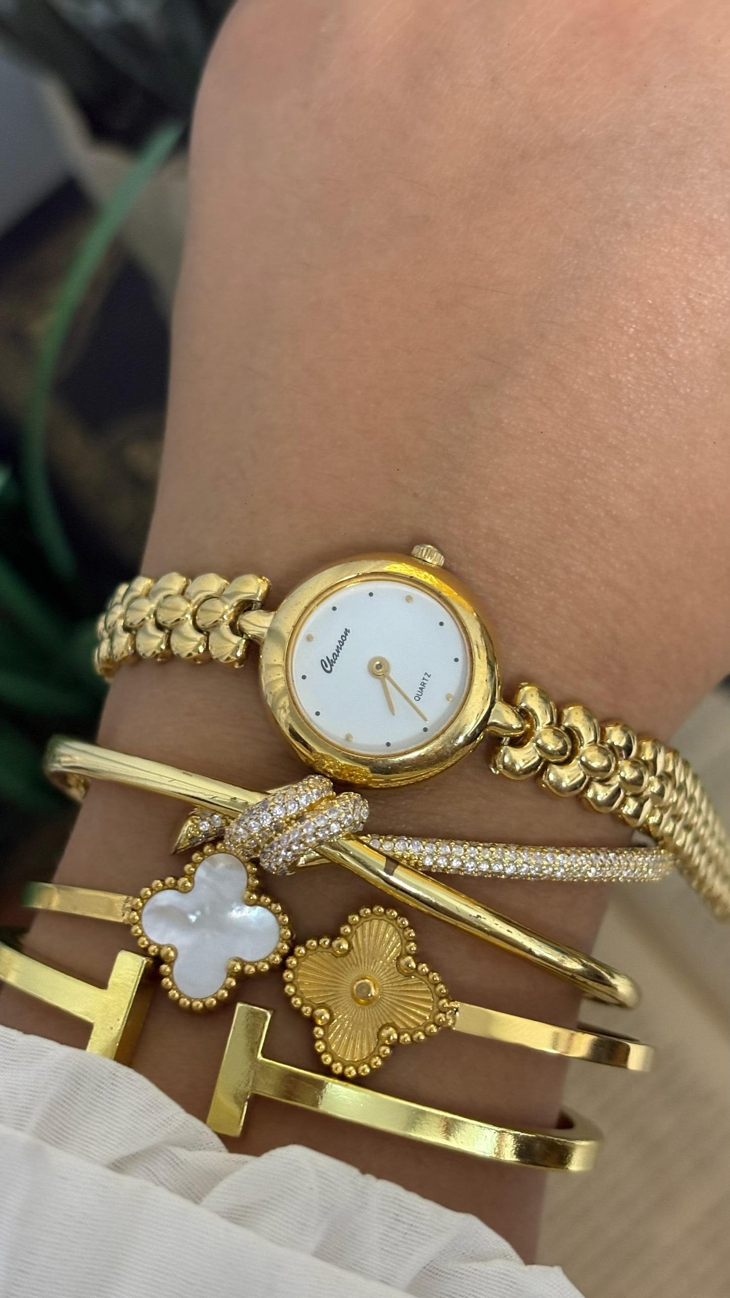 Vintage Chanson Round Watch with Teardrop Link Bracelet in Gold Tone Quartz