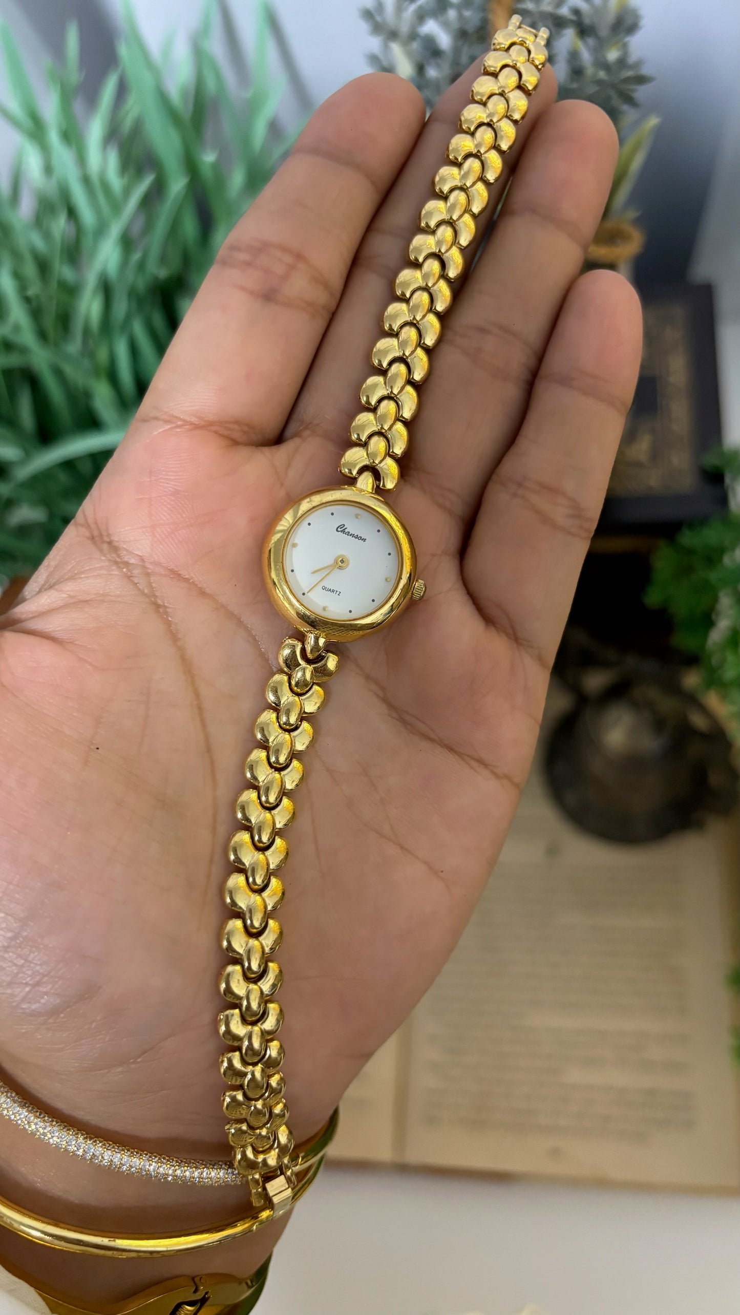 Vintage Chanson Round Watch with Teardrop Link Bracelet in Gold Tone Quartz