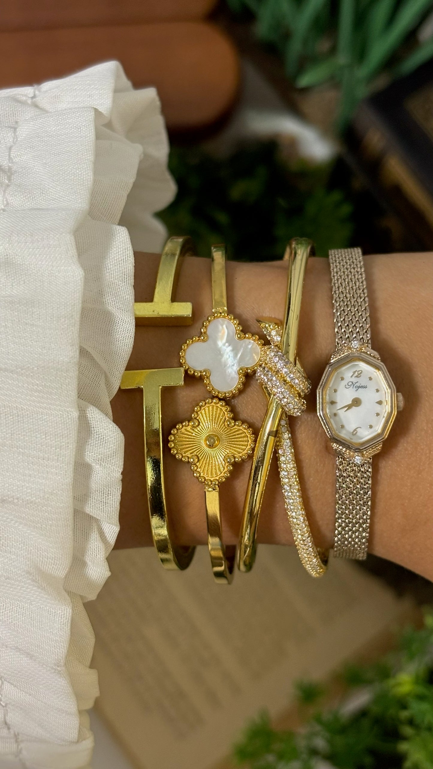 Vintage Nojess Octagonal Watch with Mesh Strap in Gold Tone Quartz