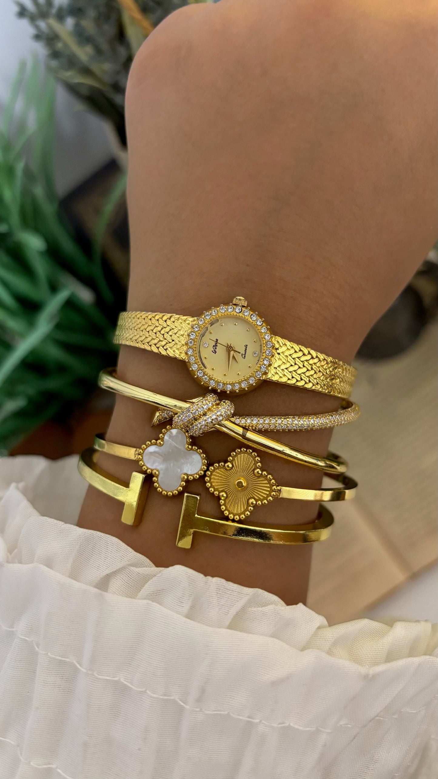 Vintage Le Reine Crystal Bezel Watch with Woven Mesh Strap in Gold Tone Quartz