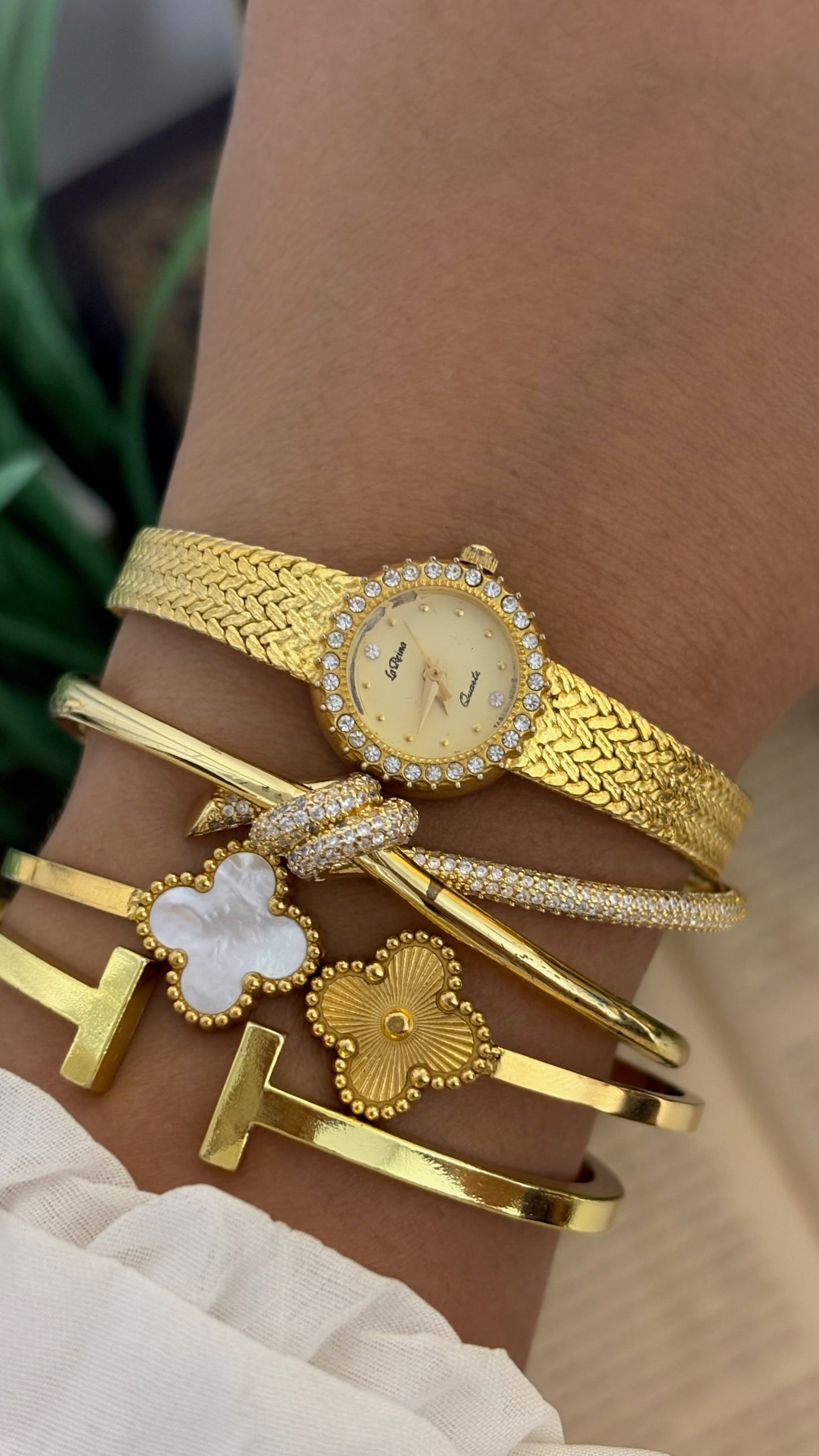 Vintage Le Reine Crystal Bezel Watch with Woven Mesh Strap in Gold Tone Quartz