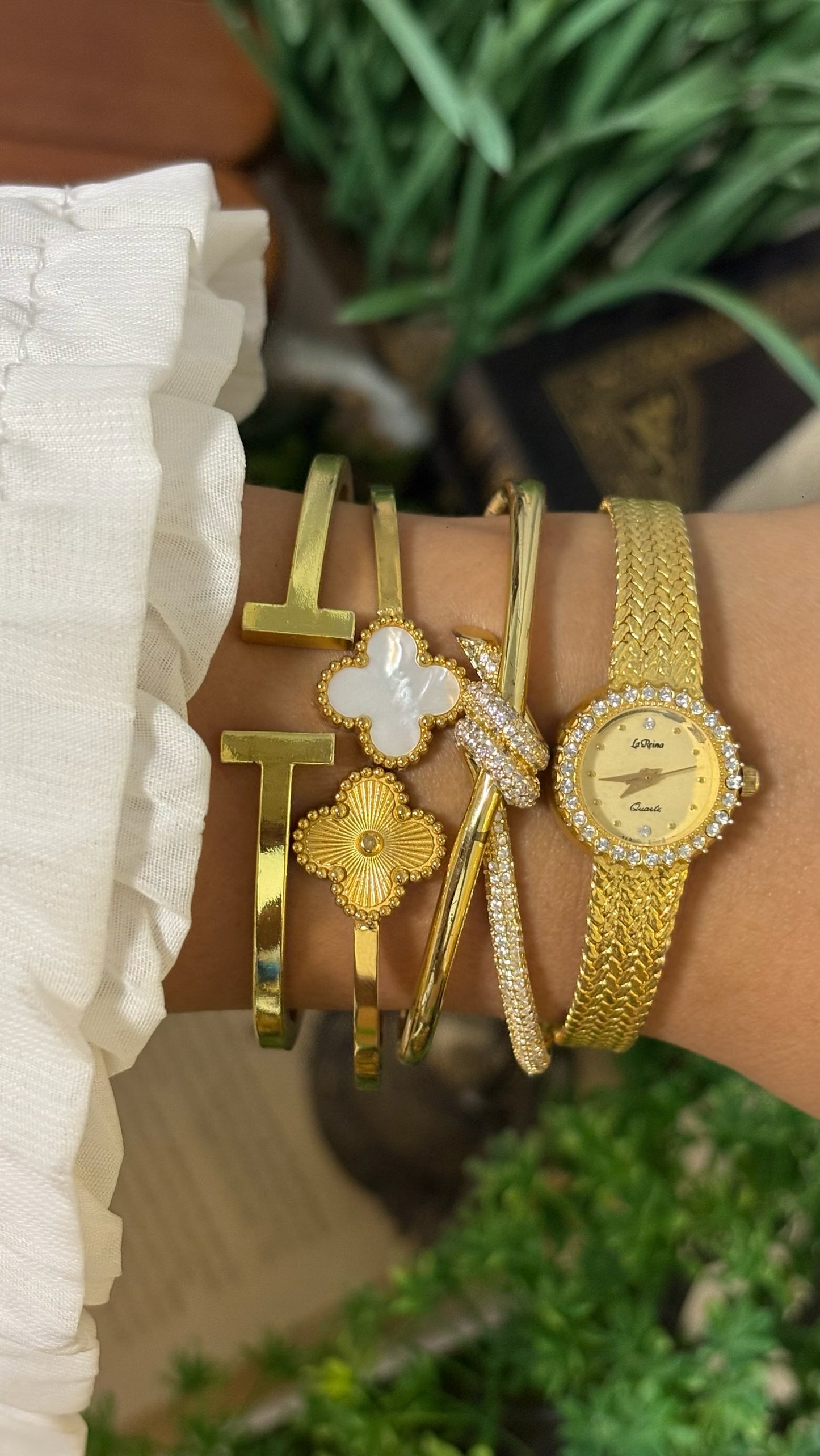 Vintage Le Reine Crystal Bezel Watch with Woven Mesh Strap in Gold Tone Quartz