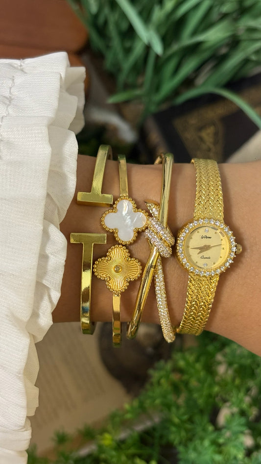 Vintage Le Reine Crystal Bezel Watch with Woven Mesh Strap in Gold Tone Quartz