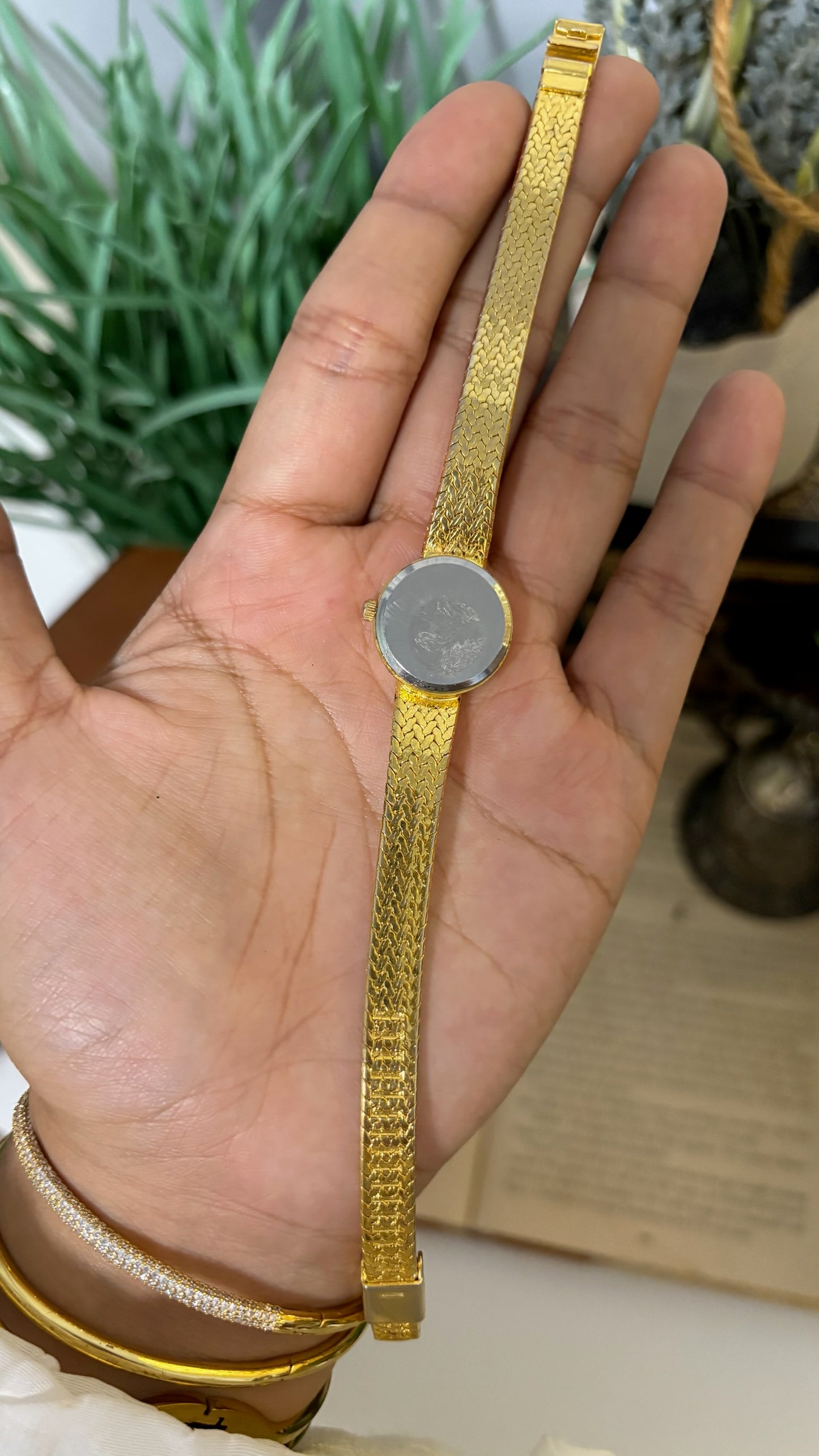 Vintage Le Reine Crystal Bezel Watch with Woven Mesh Strap in Gold Tone Quartz