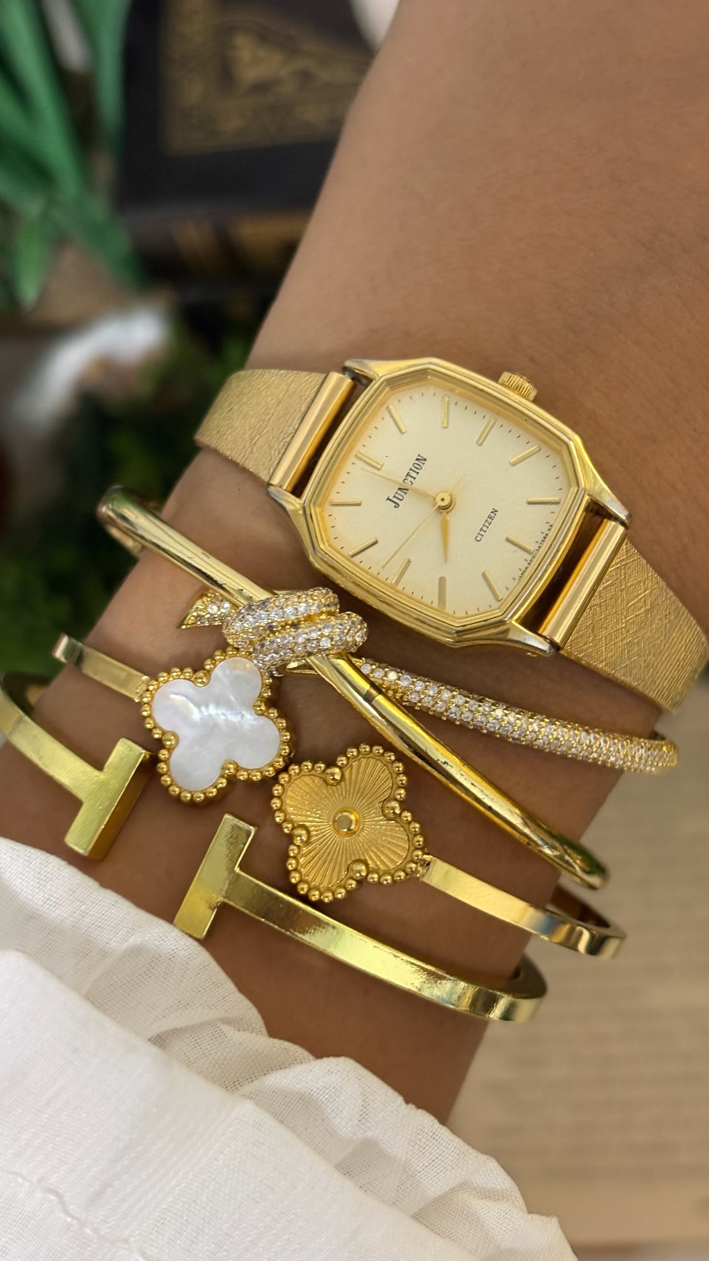 Vintage Citizen Junction Octagonal Watch with Textured Mesh Strap in Gold Tone Quartz