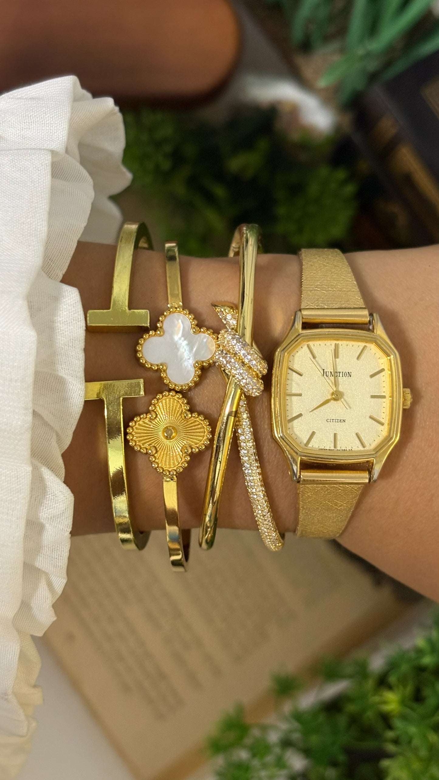 Vintage Citizen Junction Octagonal Watch with Textured Mesh Strap in Gold Tone Quartz