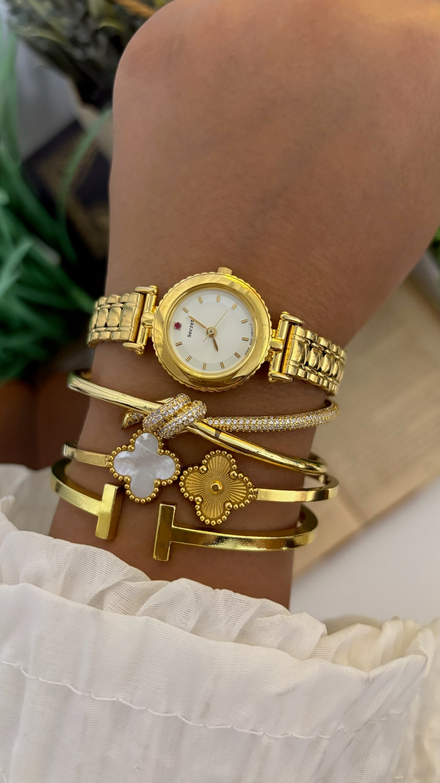 Vintage Citizen Vega Secret Round Watch with Link Bracelet in Gold Tone Quartz