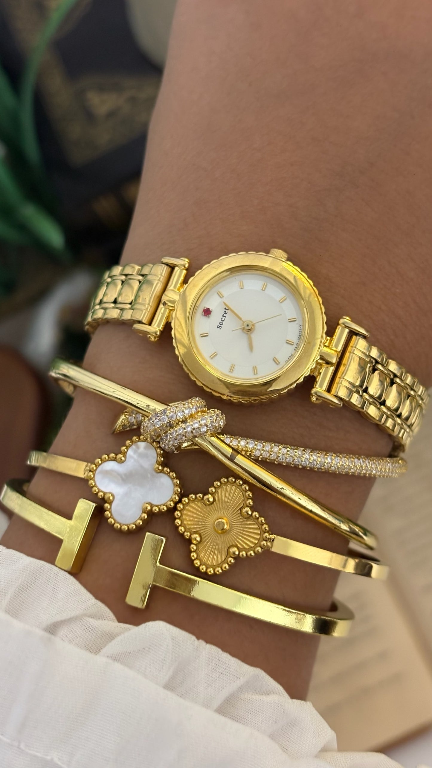 Vintage Citizen Vega Secret Round Watch with Link Bracelet in Gold Tone Quartz