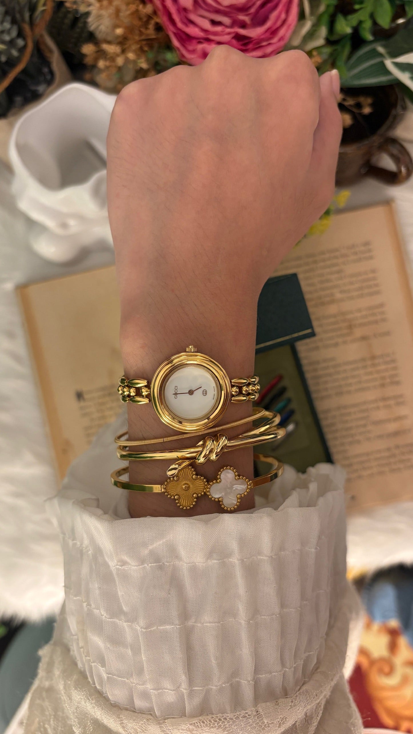 Rare Vintage Gucci Swiss Interchangeable Metal Bezel Rice Link Watch Set in Gold Tone Quartz