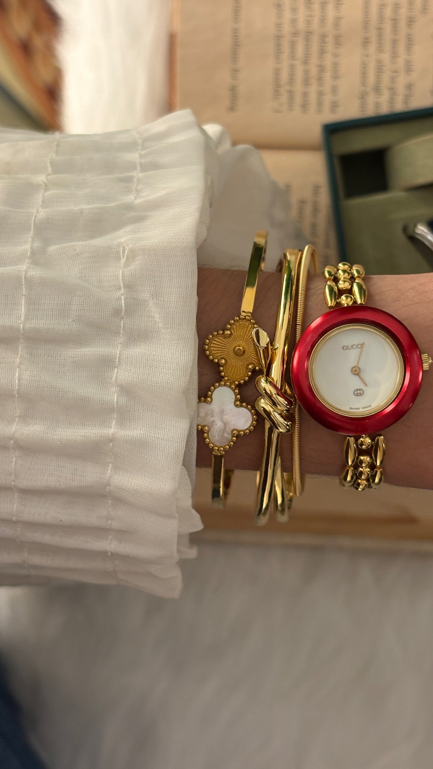 Rare Vintage Gucci Swiss Interchangeable Metal Bezel Rice Link Watch Set in Gold Tone Quartz