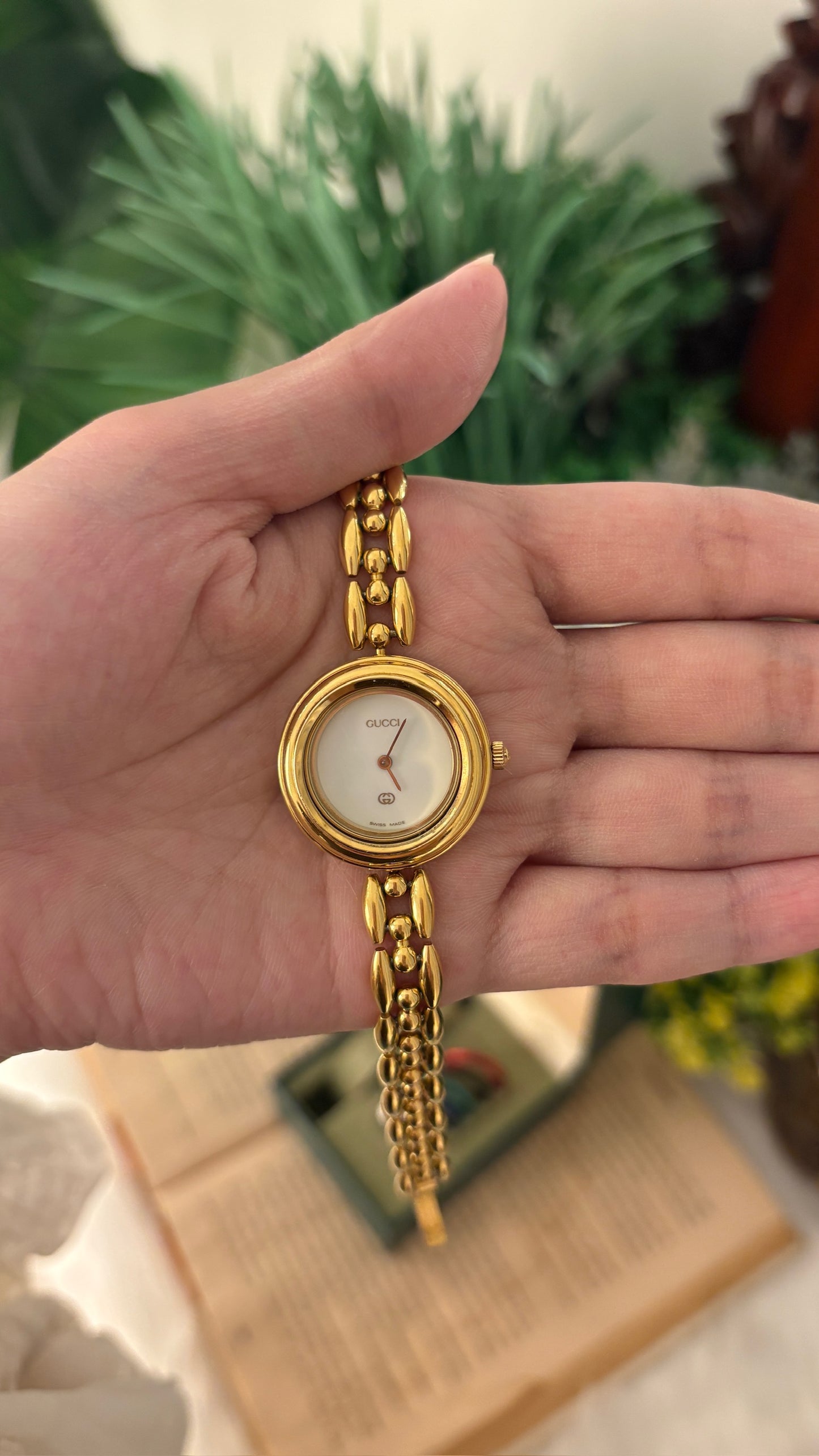 Rare Vintage Gucci Swiss Interchangeable Metal Bezel Rice Link Watch Set in Gold Tone Quartz