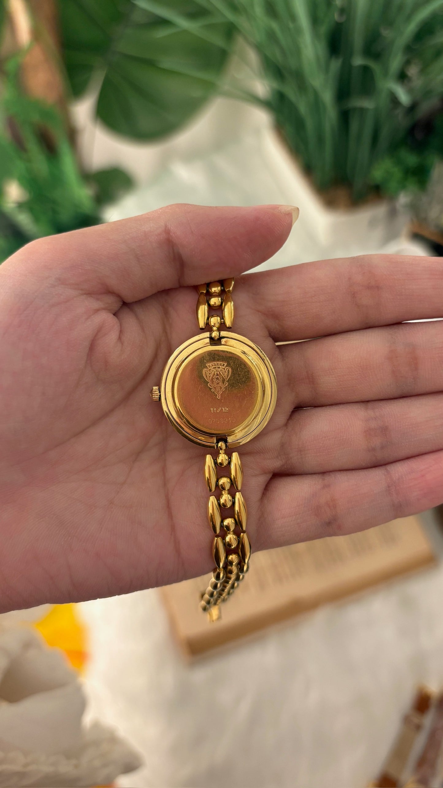 Rare Vintage Gucci Swiss Interchangeable Metal Bezel Rice Link Watch Set in Gold Tone Quartz