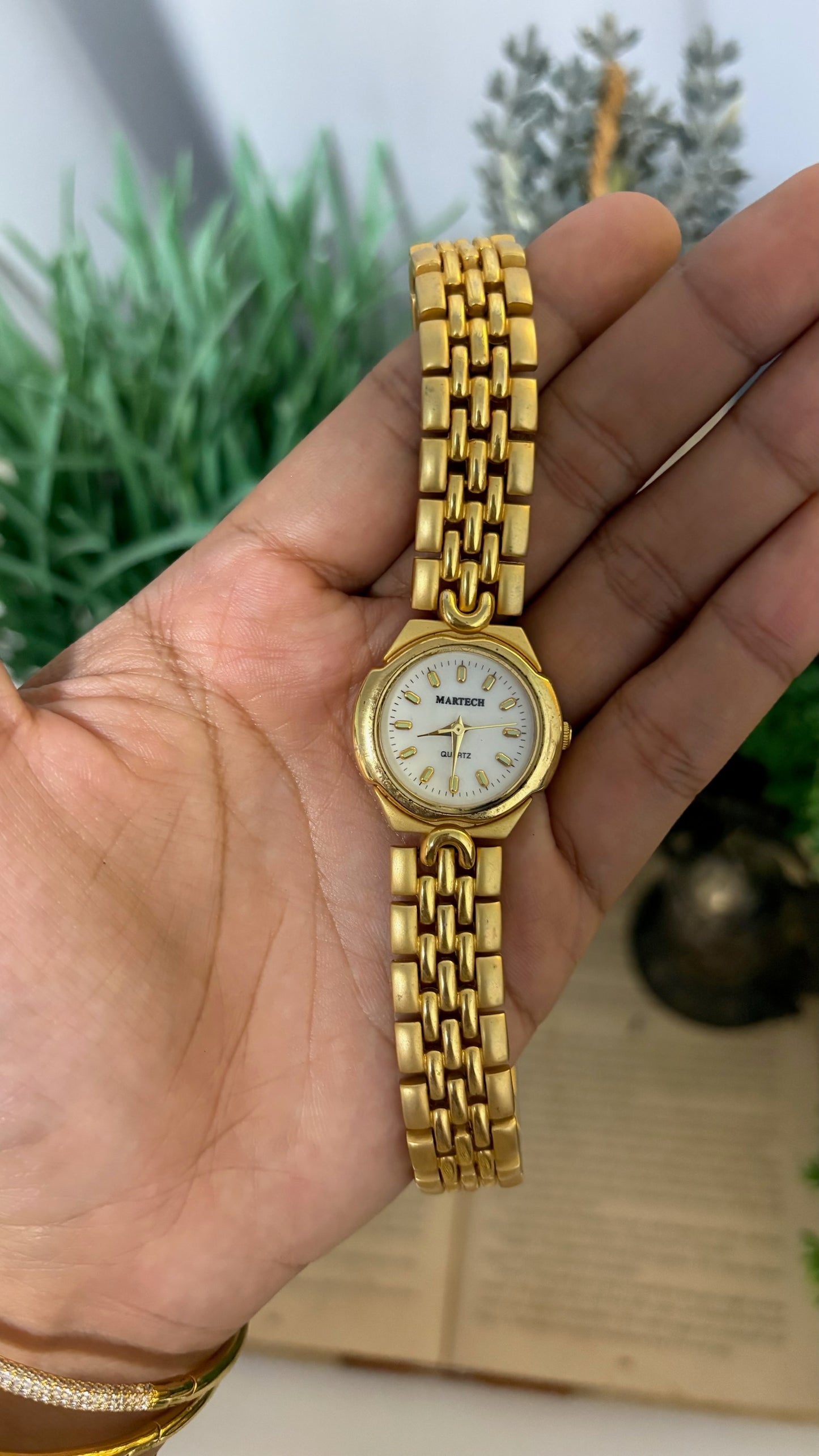 Vintage Martech Round Watch with Gold Tone Link Bracelet