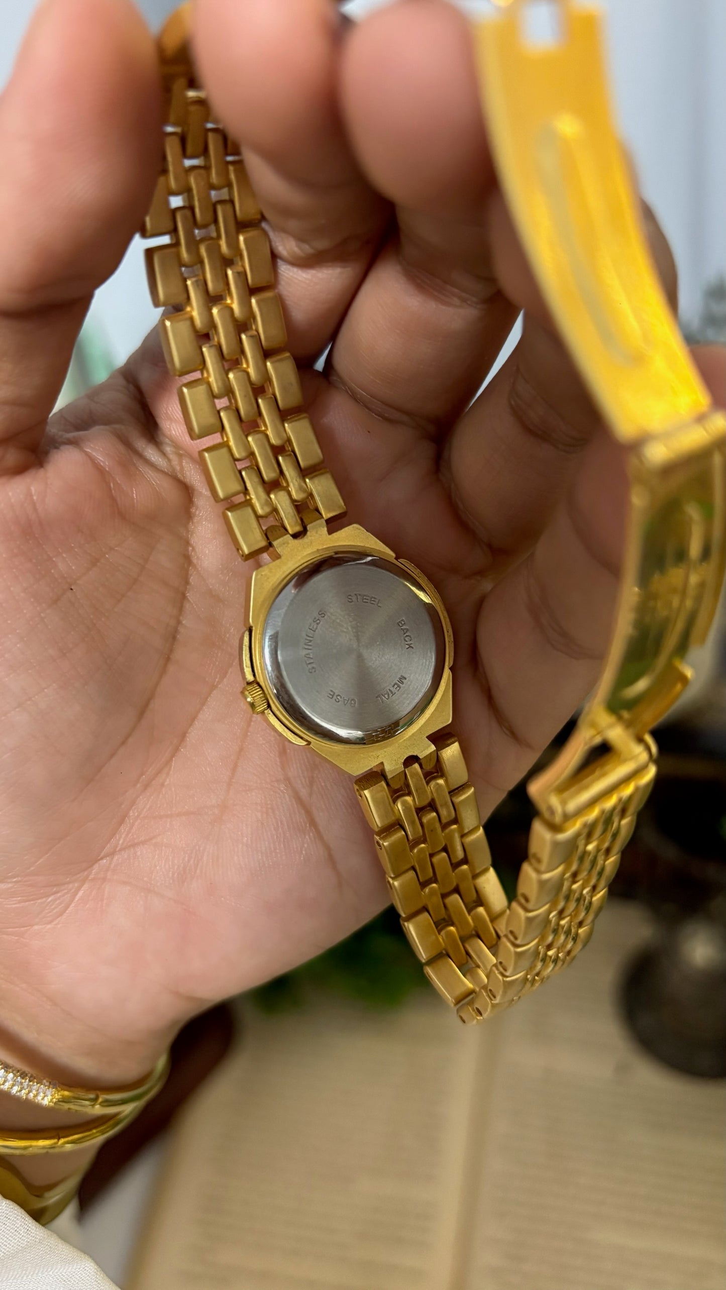 Vintage Martech Round Watch with Gold Tone Link Bracelet