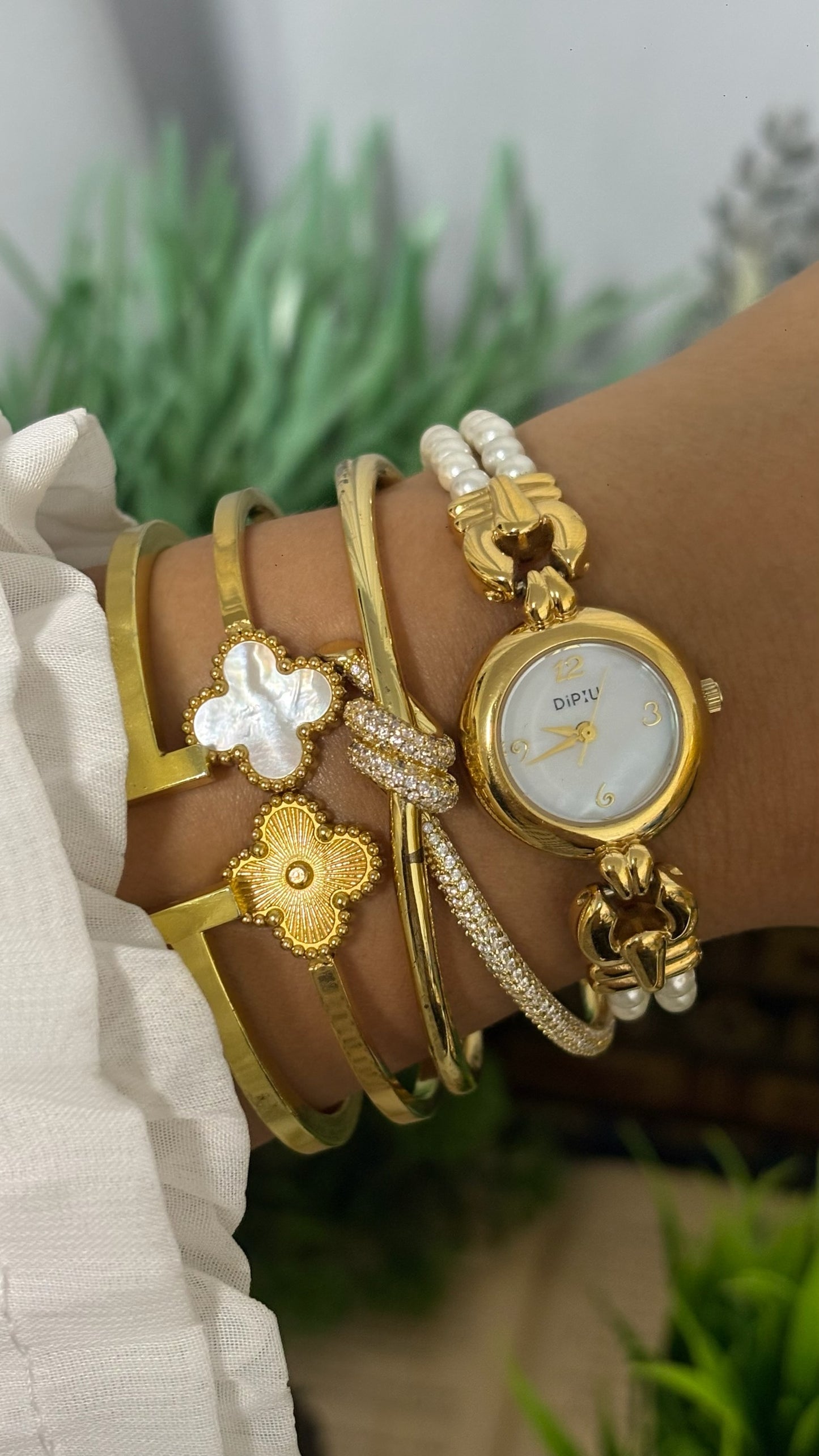Vintage DiPiU Round Watch with Faux Pearl Double Strand Strap in Gold Tone Quartz