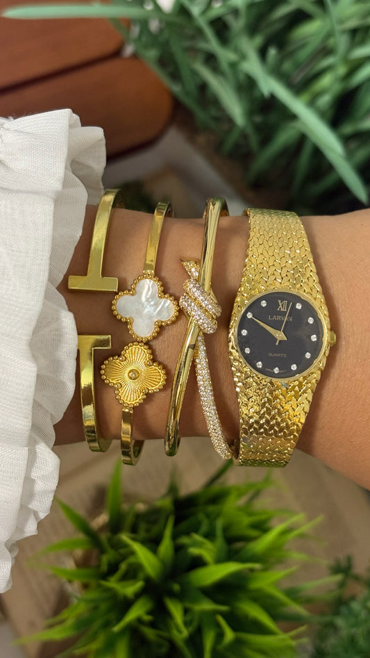 Vintage Larvan Round Watch with Gold Tone Fish Scale Mesh Strap