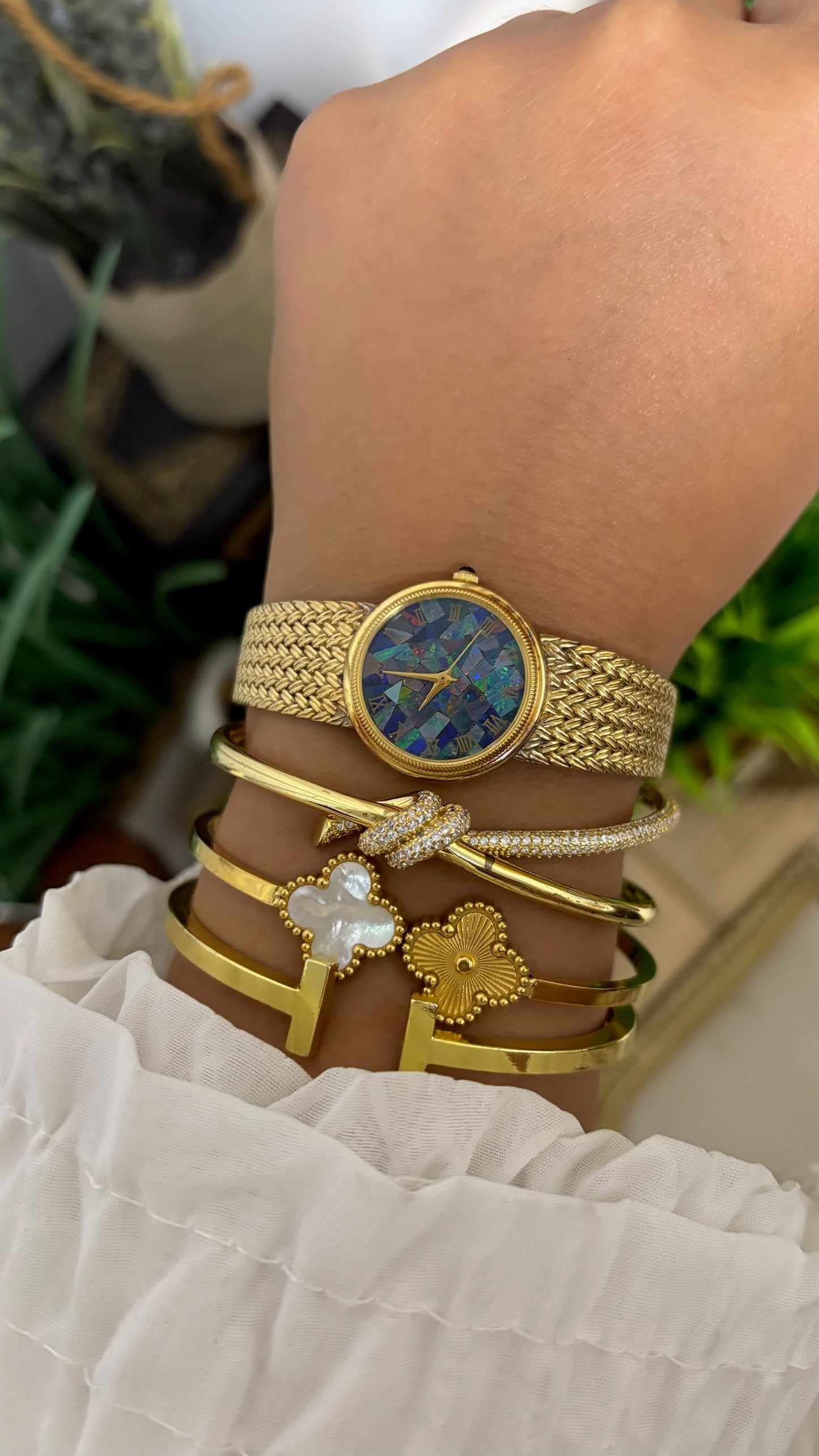 Vintage Via Brera Round Watch with Mosaic Opal Effect Dial and Gold Tone Woven Mesh Strap