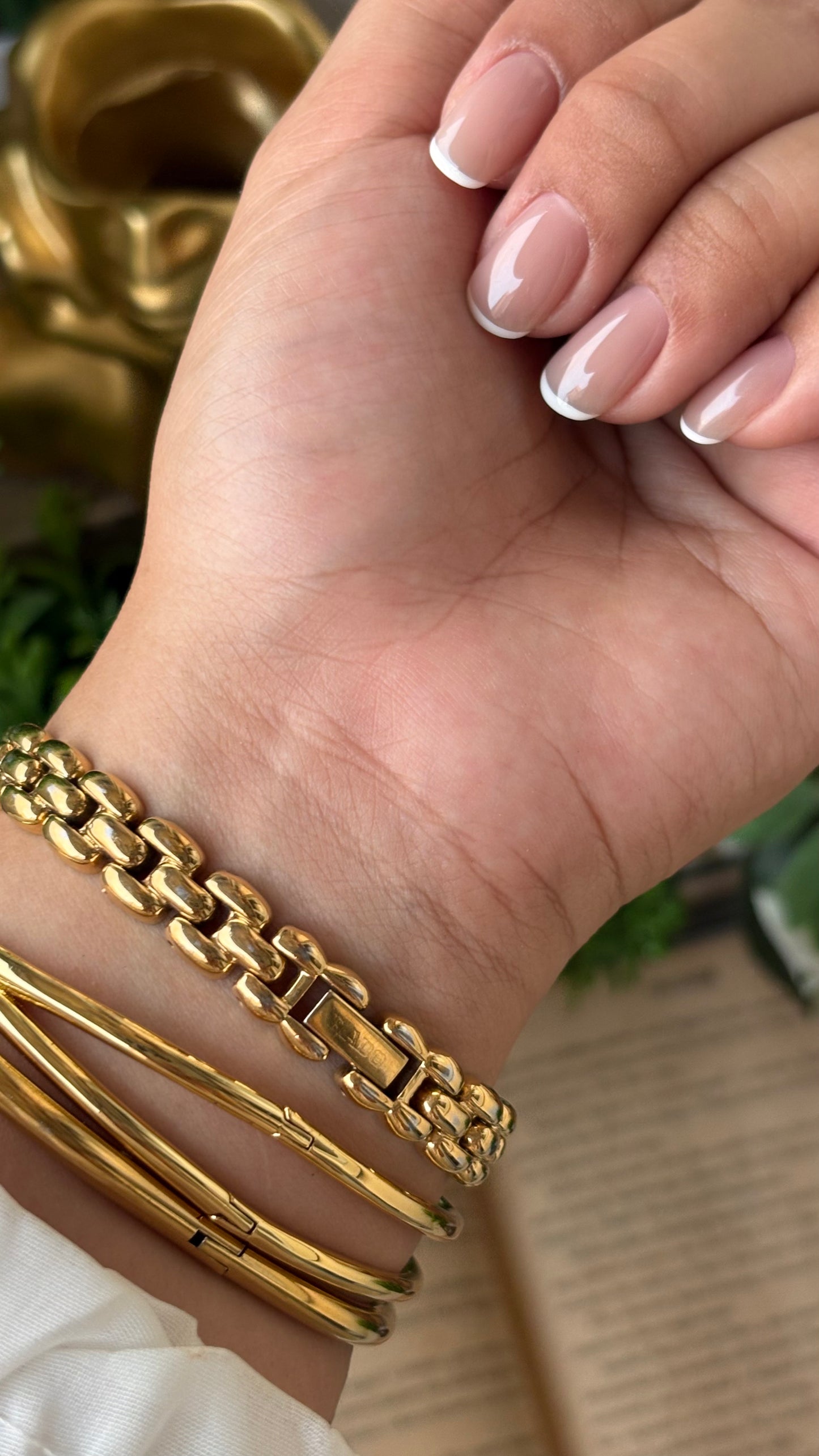 Extremely Rare Vintage Dainty Elegant Rado Florence Swiss Bracelet Watch in Gold Tone Rhinestone Oval Dial Quartz