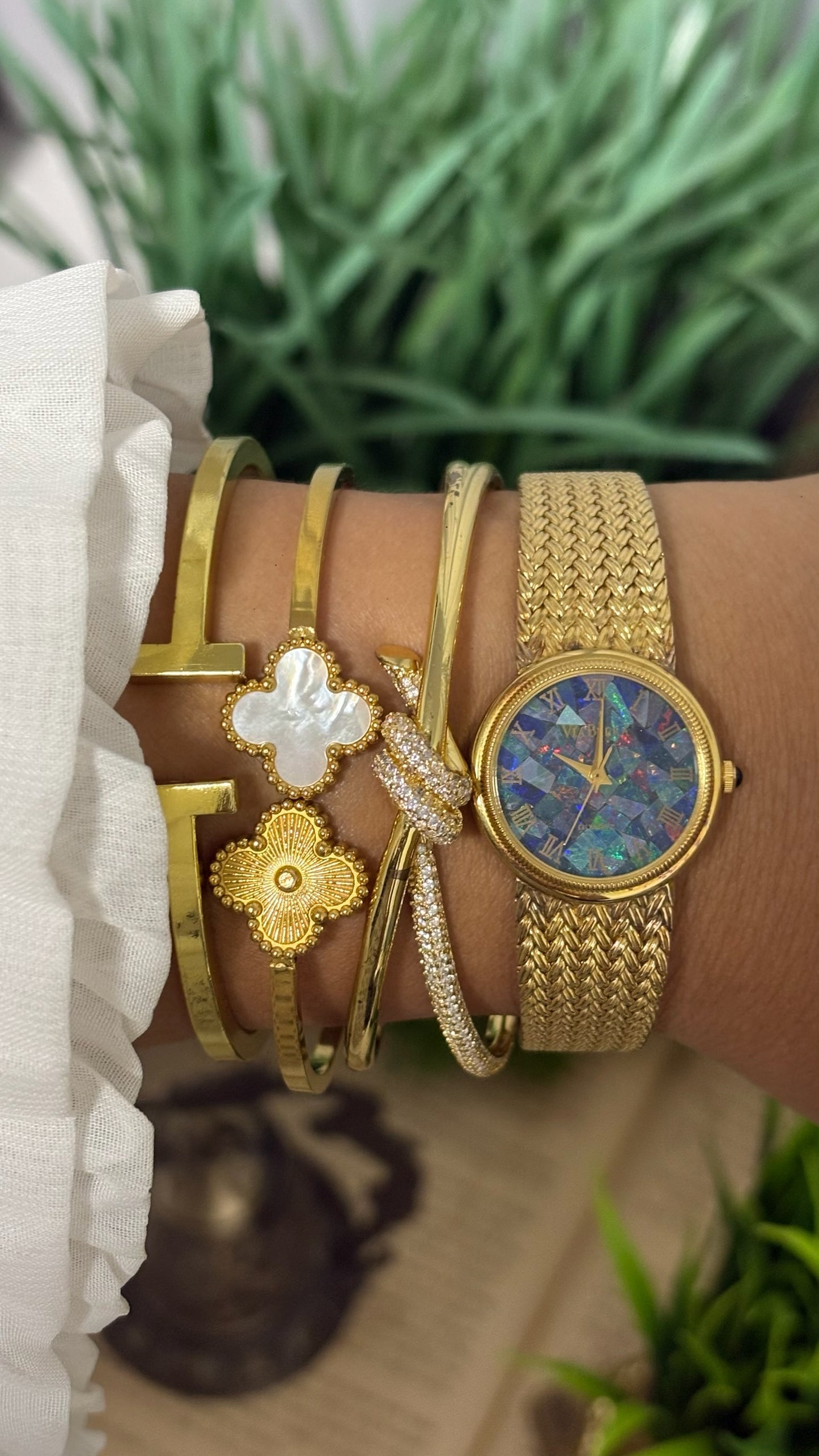 Vintage Via Brera Round Watch with Mosaic Opal Effect Dial and Gold Tone Woven Mesh Strap