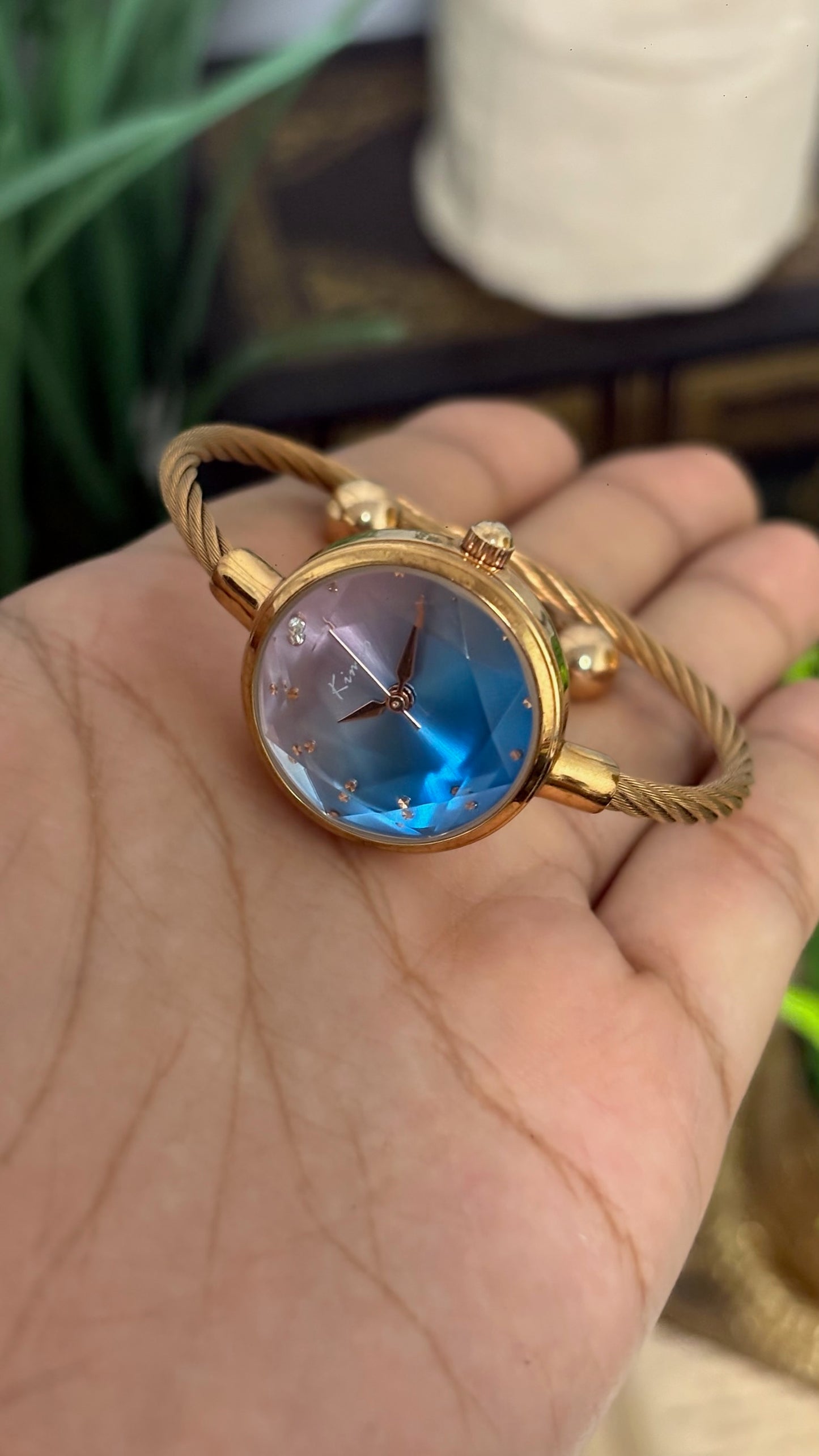 Vintage Kimio Round Watch with Gradient Faceted Dial and Rose Gold Tone Cable Bangle Strap