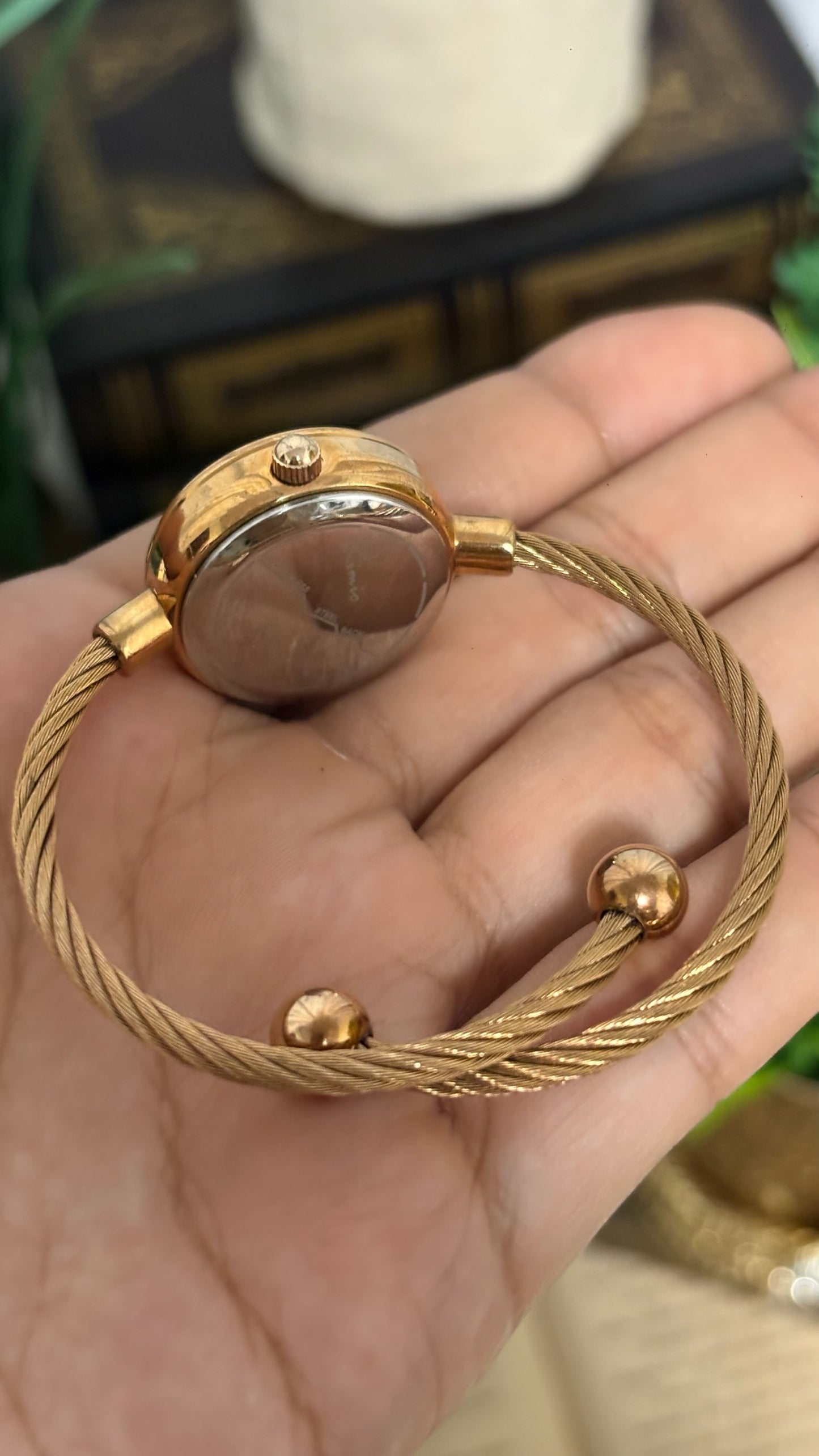 Vintage Kimio Round Watch with Gradient Faceted Dial and Rose Gold Tone Cable Bangle Strap
