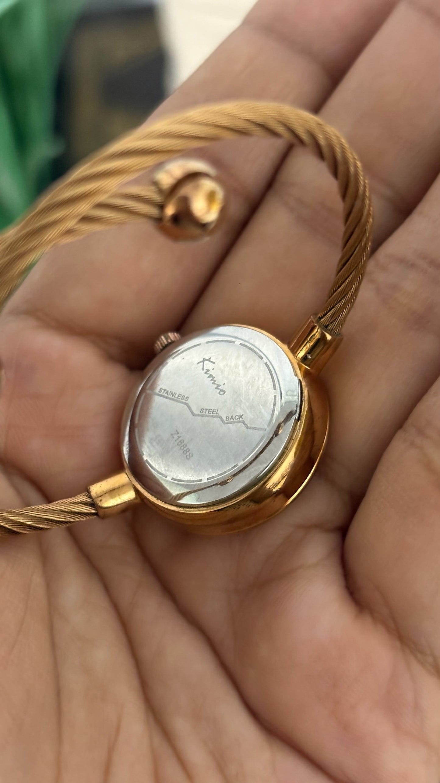 Vintage Kimio Round Watch with Gradient Faceted Dial and Rose Gold Tone Cable Bangle Strap
