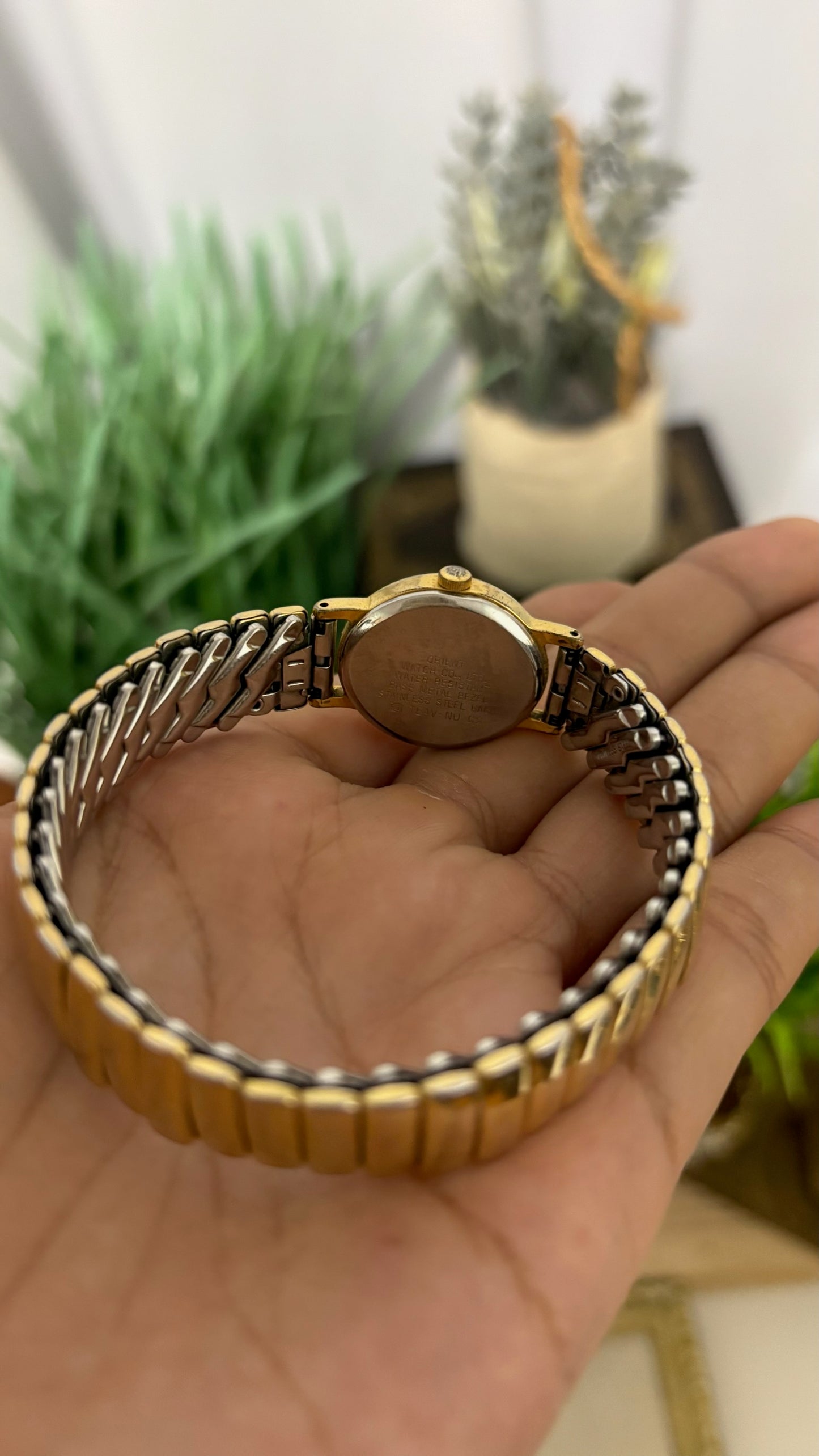 Vintage Orient Round Watch with Gold Tone Expansion Band