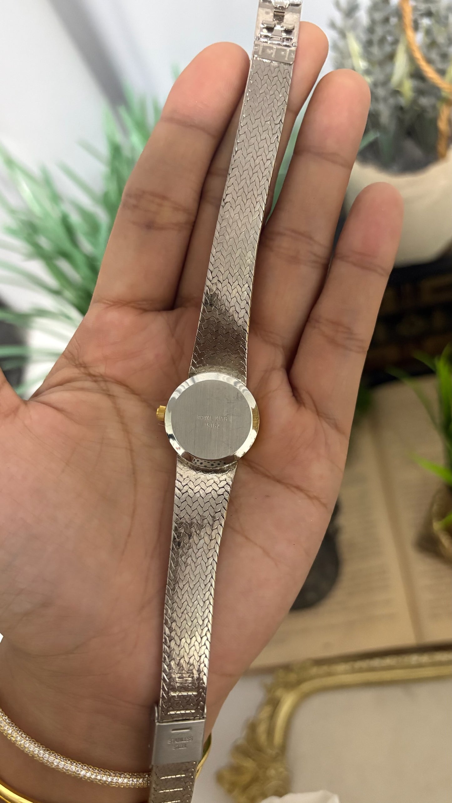 Vintage Royal King Round Watch with Two-Tone Textured Integrated Strap