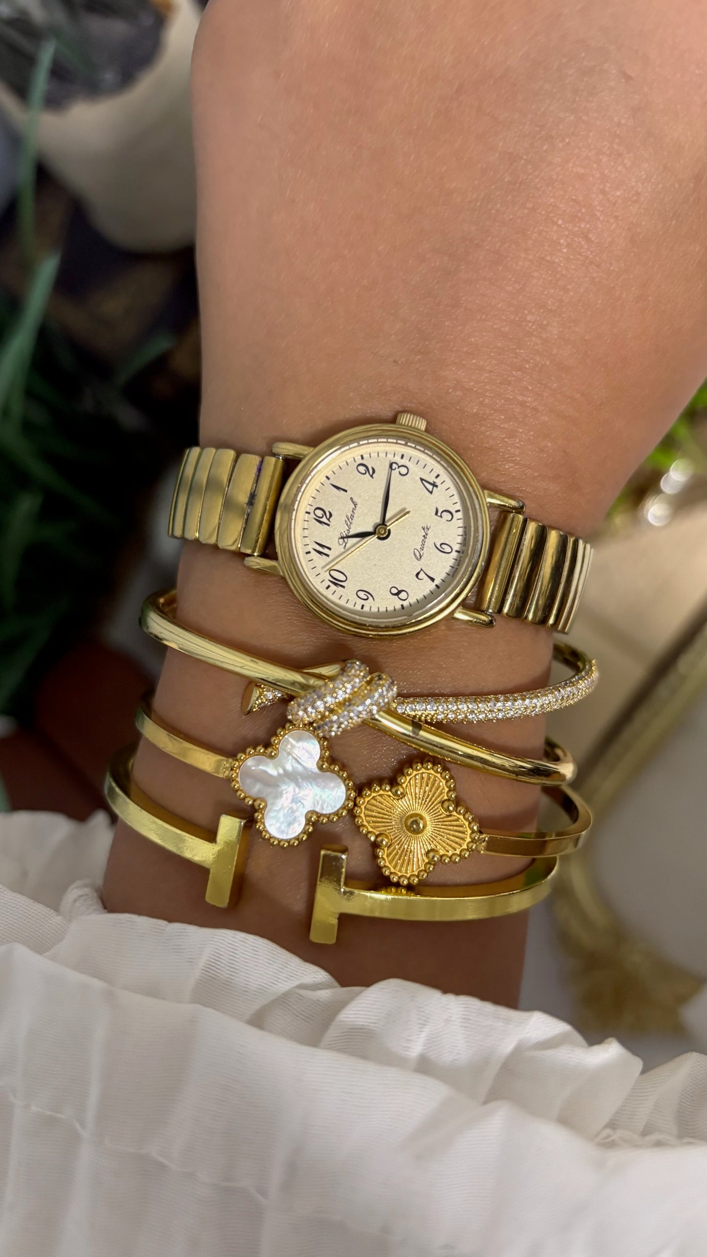 Vintage Lisblank Round Watch with Gold Tone Expansion Band