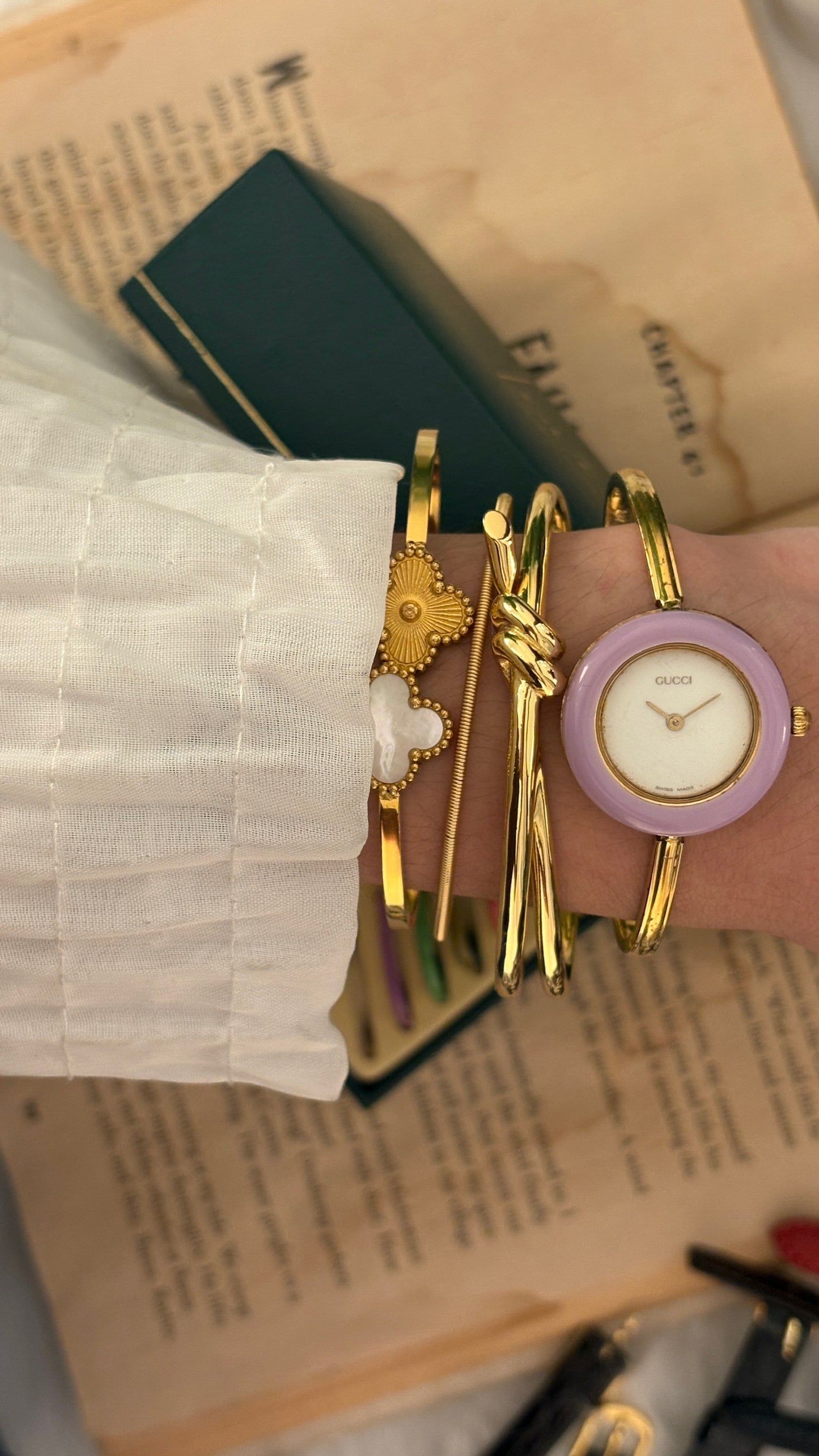 Rare Vintage Gucci Swiss Interchangeable Bezel Bangle Watch in Gold Tone Quartz
