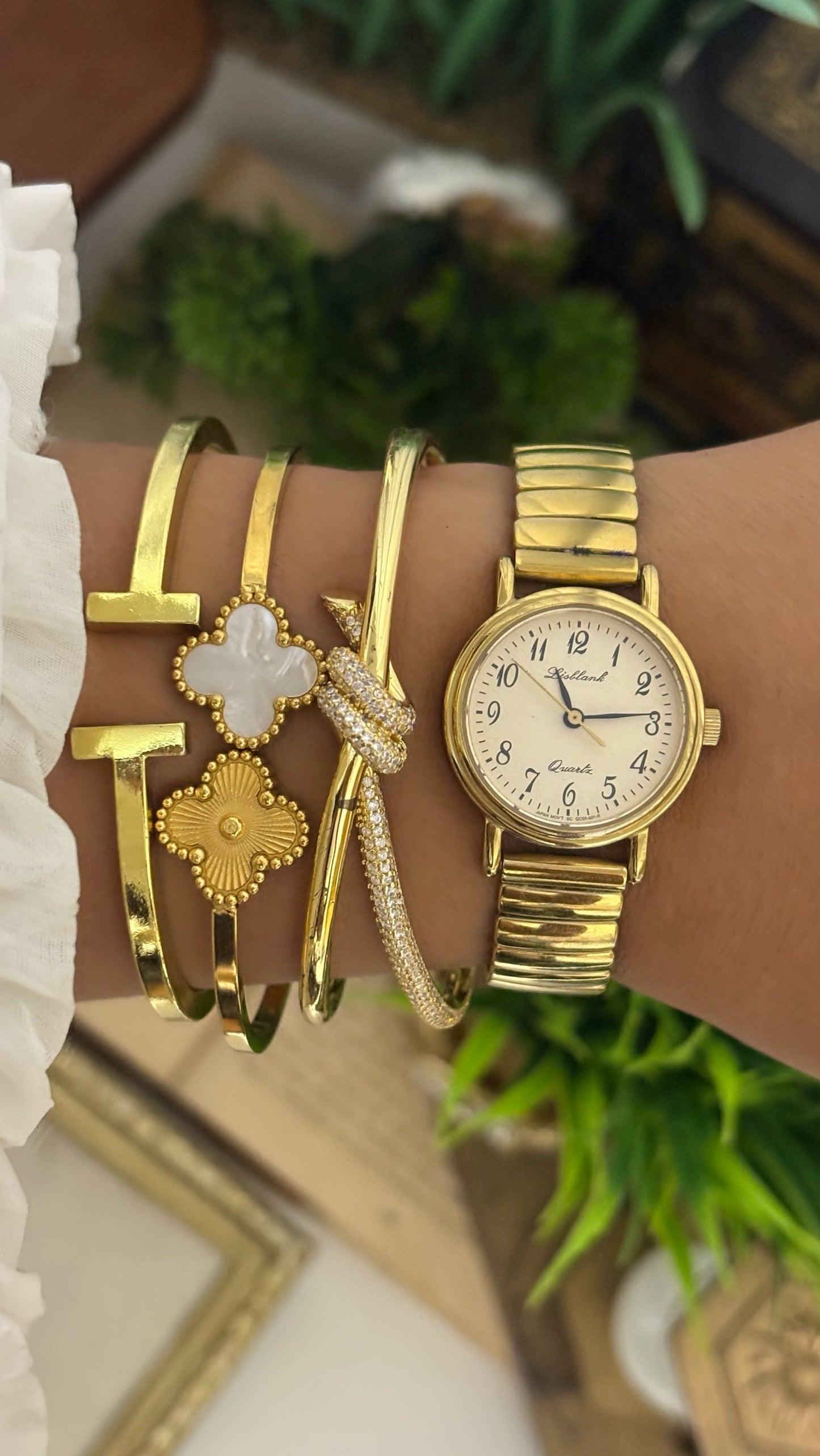 Vintage Lisblank Round Watch with Gold Tone Expansion Band