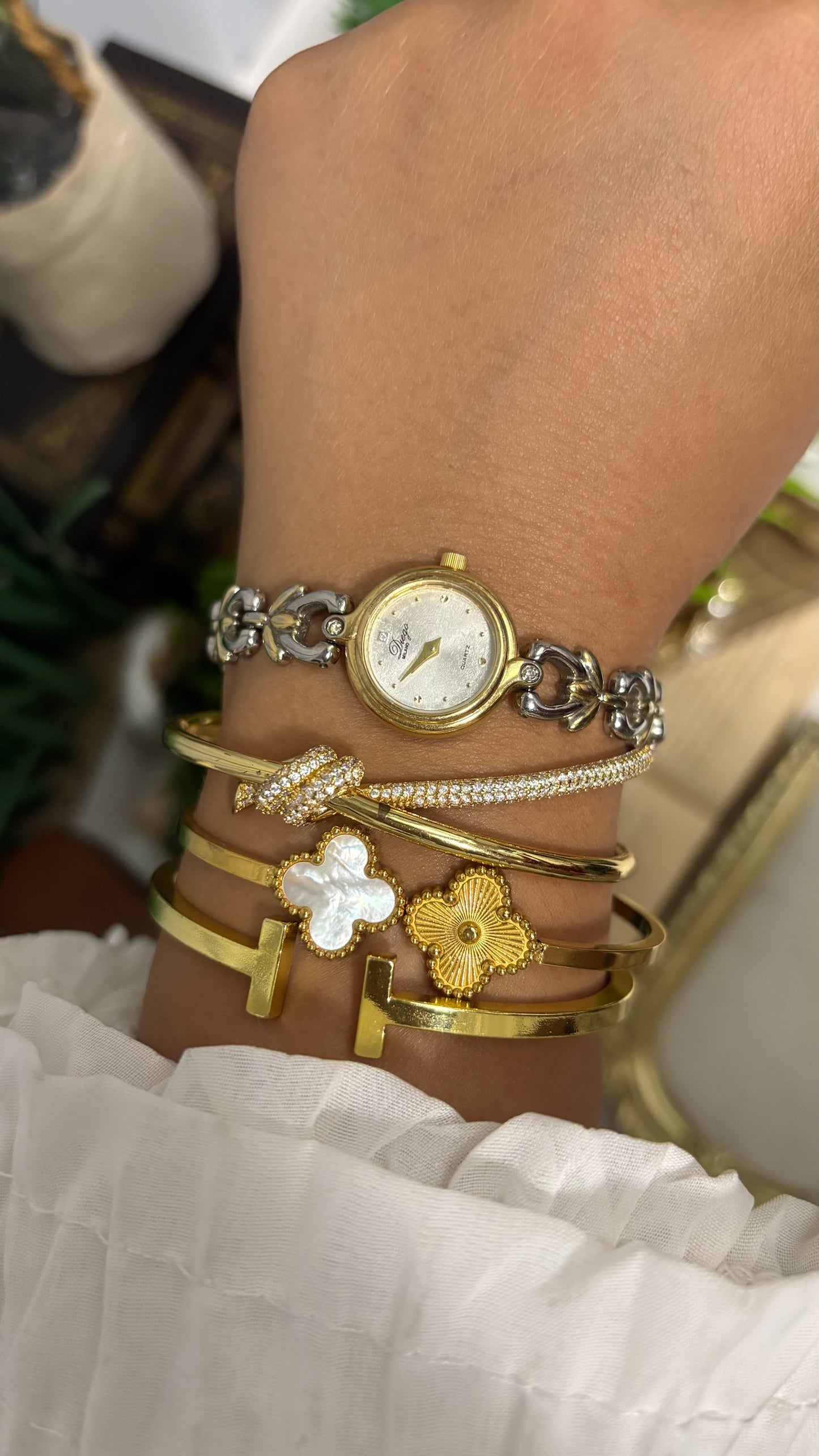 Vintage Diego Milano Round Watch with Two-Tone Ornate Link Bracelet Quartz