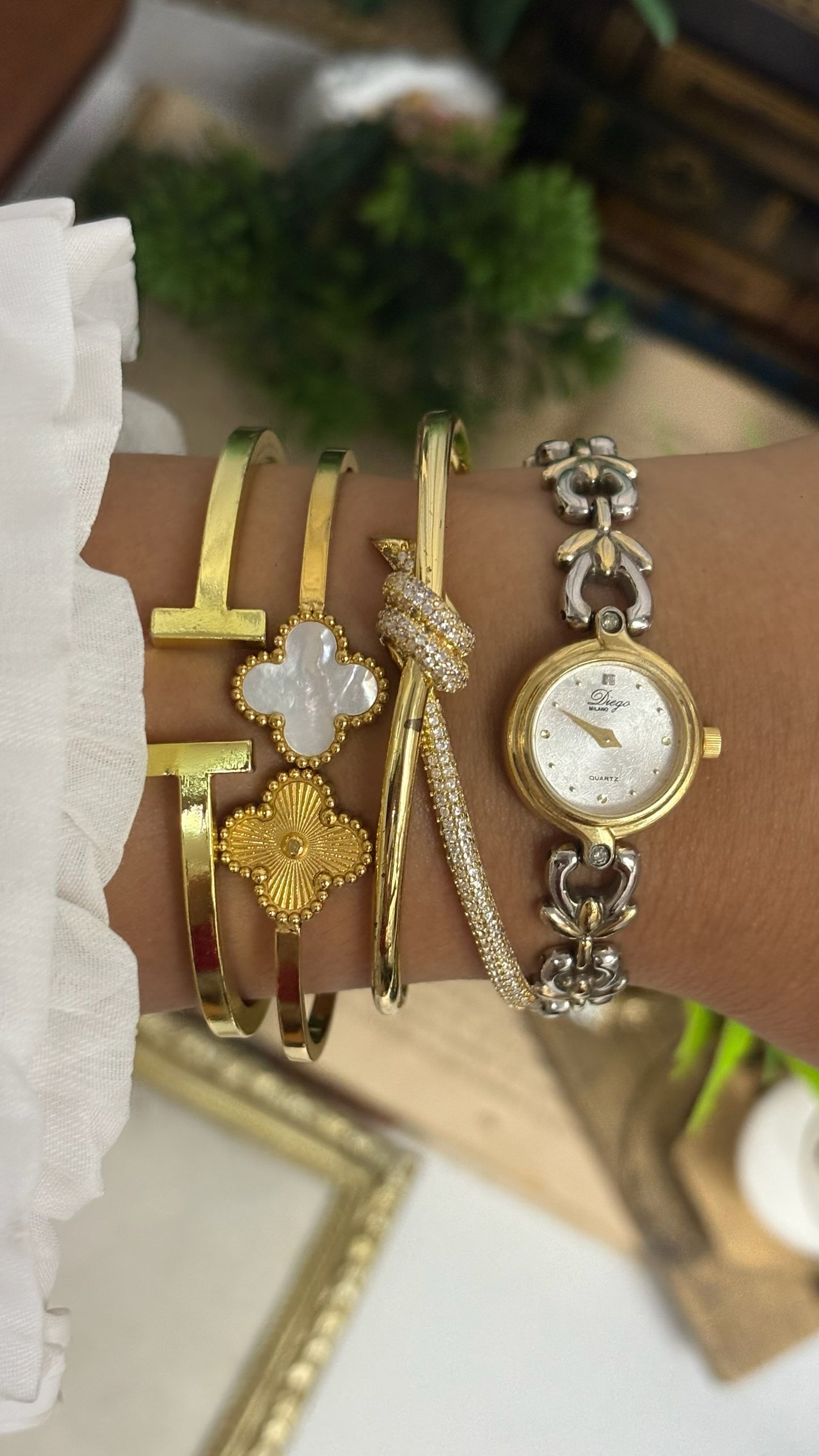 Vintage Diego Milano Round Watch with Two-Tone Ornate Link Bracelet Quartz