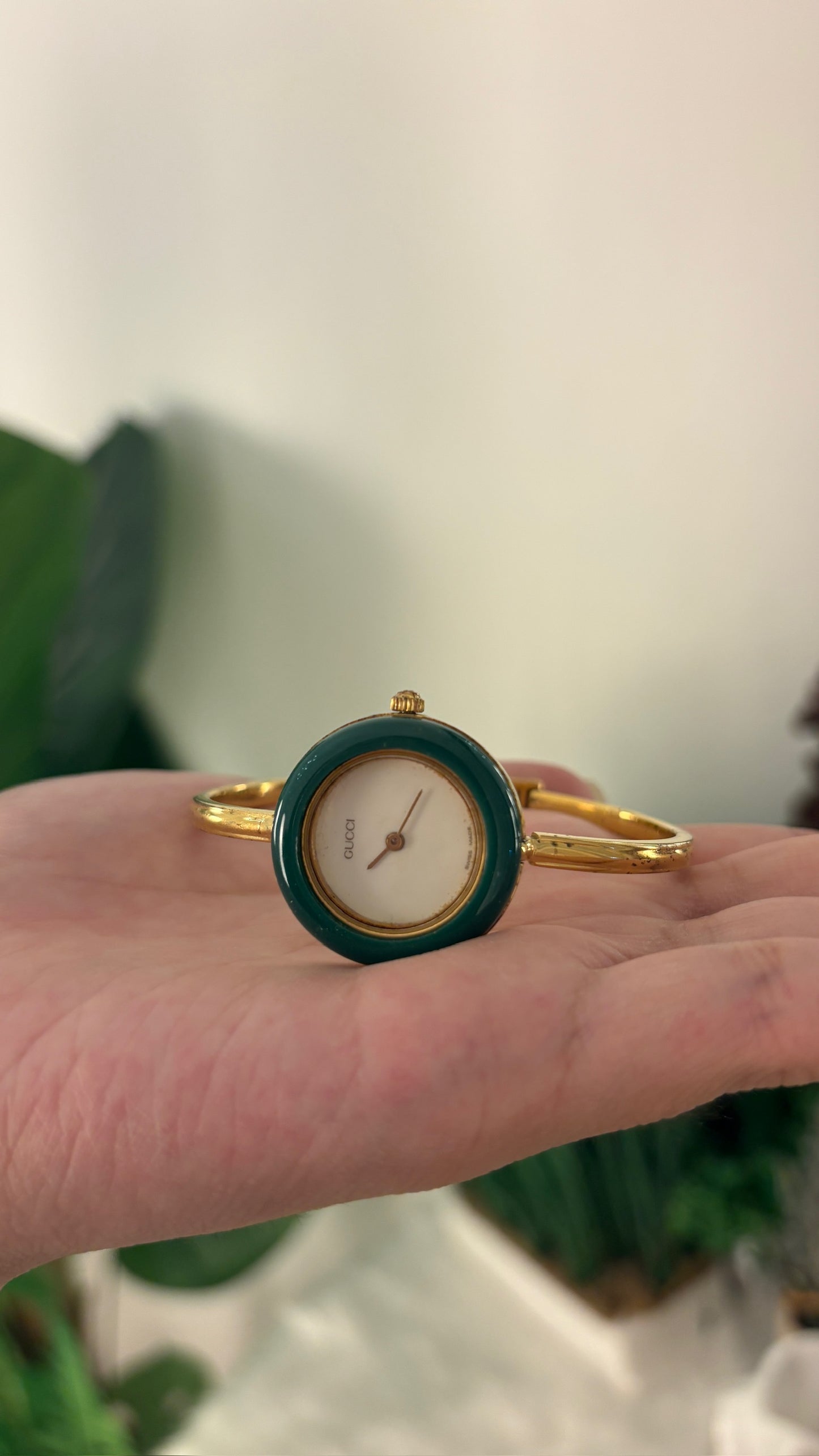 Rare Vintage Gucci Swiss Interchangeable Bezel Bangle Watch in Gold Tone Quartz
