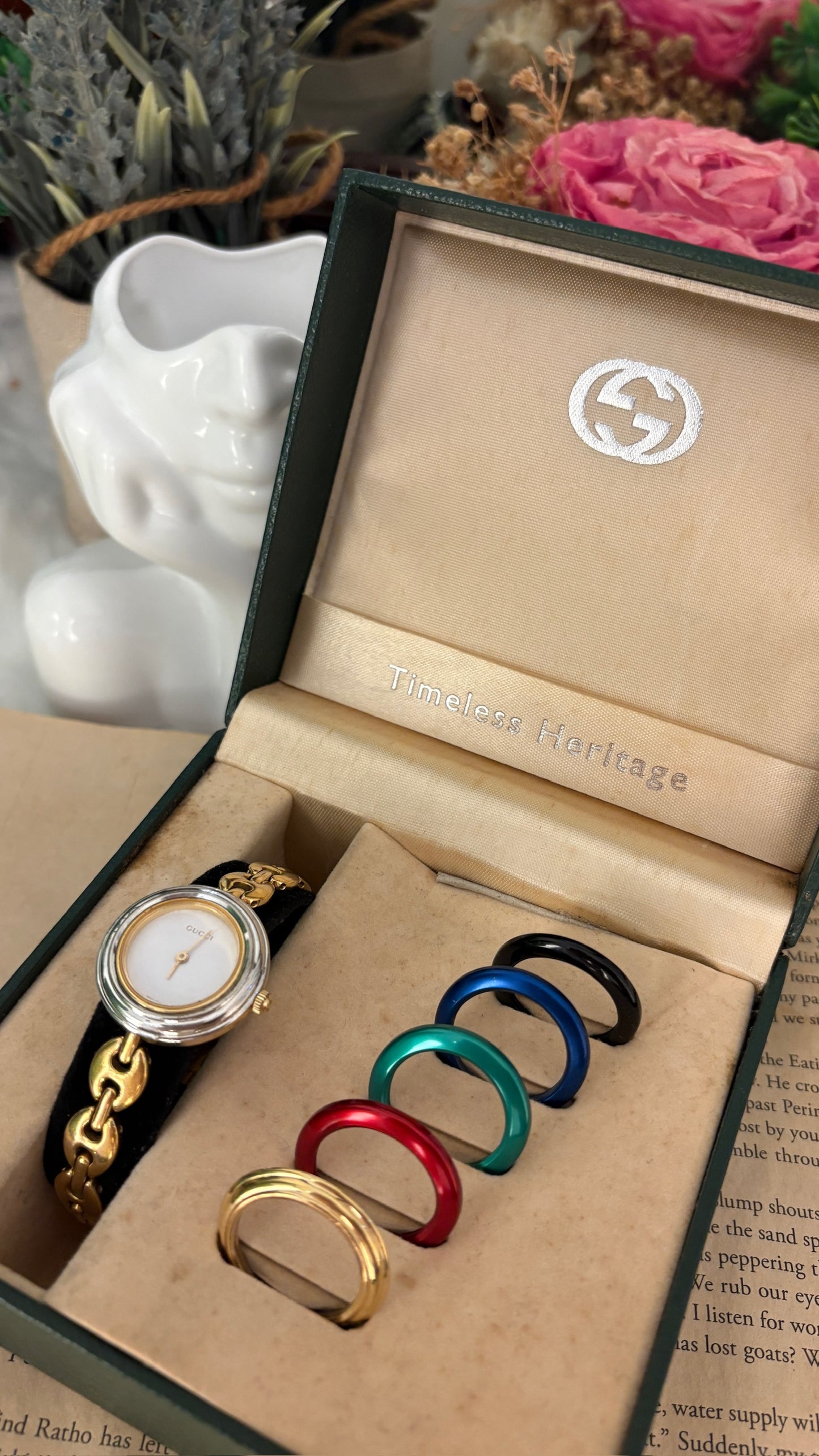 Rare Vintage Gucci Swiss Interchangeable Metal Bezel Marina Link Watch in Gold Tone Quartz