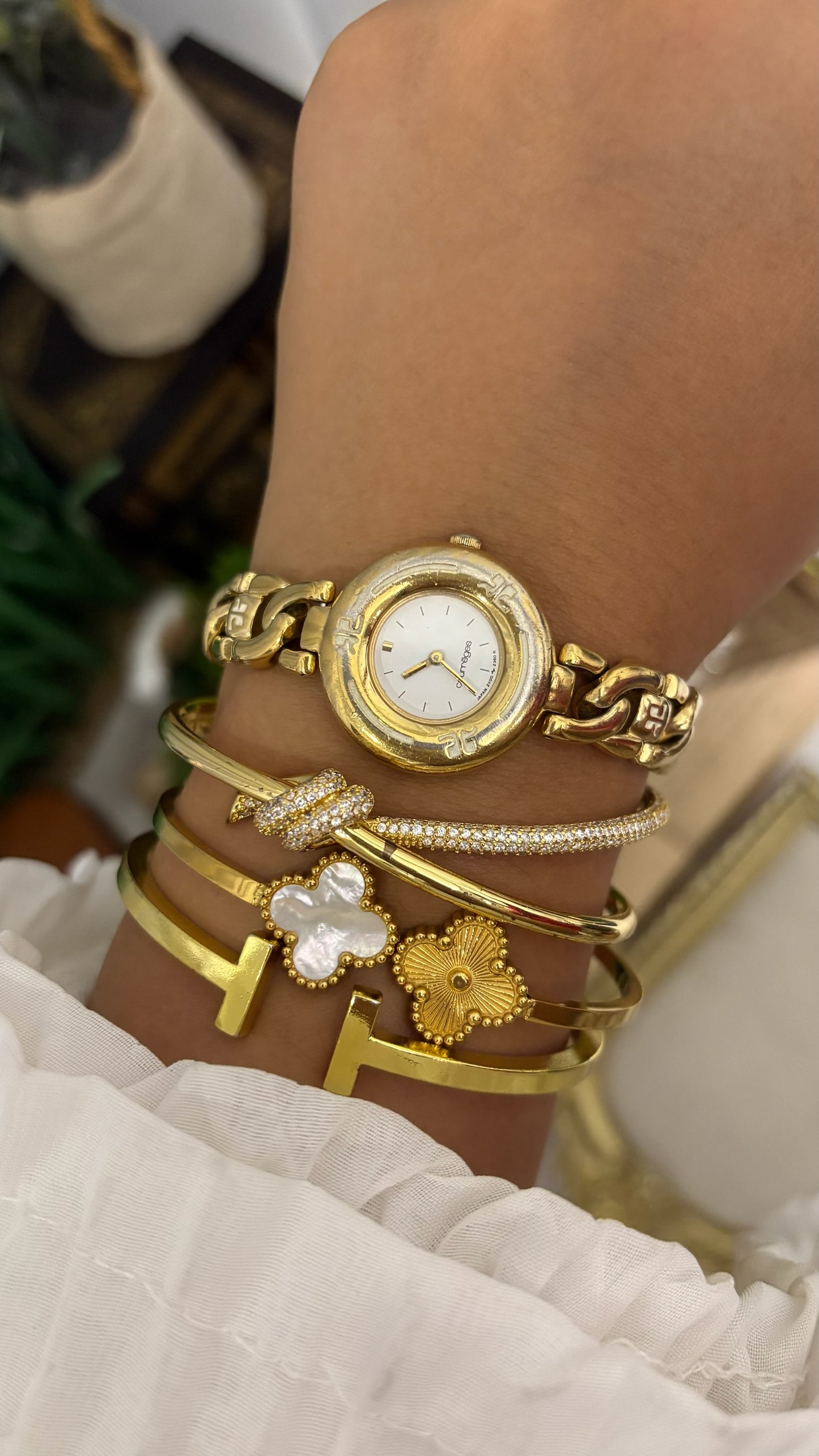 Vintage Courrèges Round Watch with Gold Tone Curb Chain Bracelet Quartz