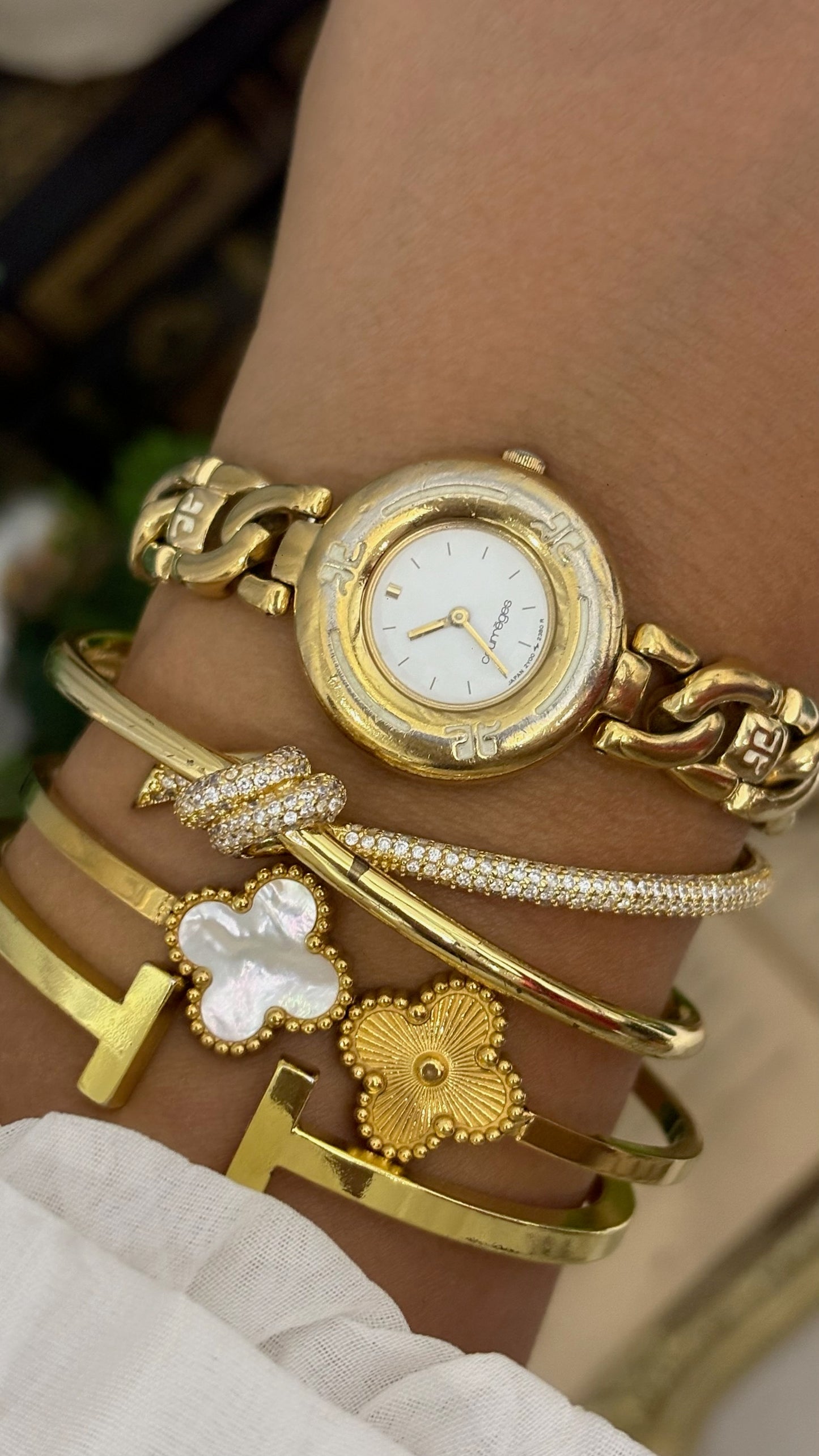 Vintage Courrèges Round Watch with Gold Tone Curb Chain Bracelet Quartz