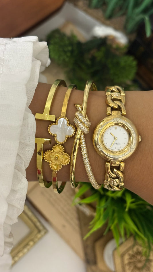 Vintage Courrèges Round Watch with Gold Tone Curb Chain Bracelet Quartz