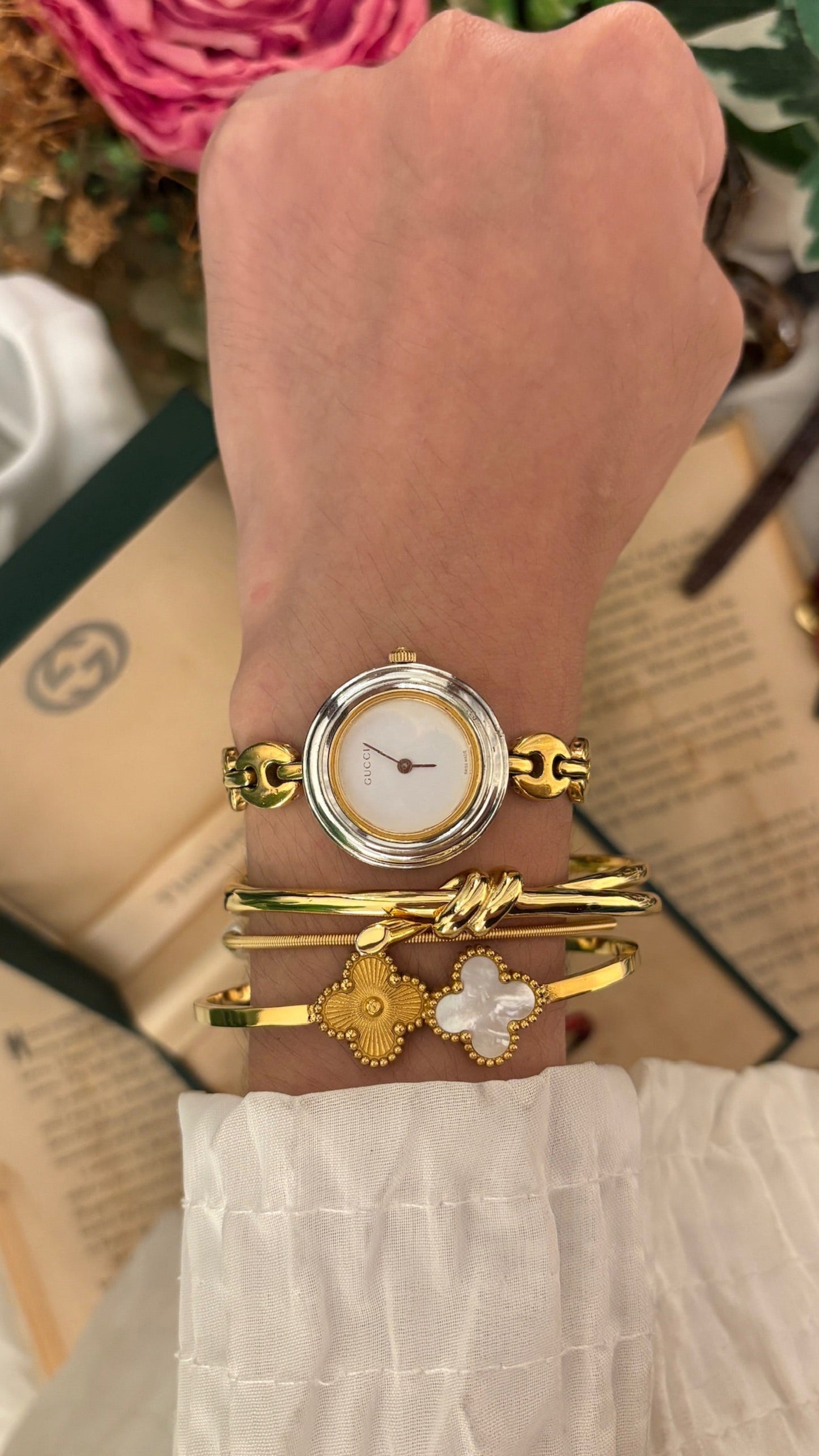 Rare Vintage Gucci Swiss Interchangeable Metal Bezel Marina Link Watch in Gold Tone Quartz
