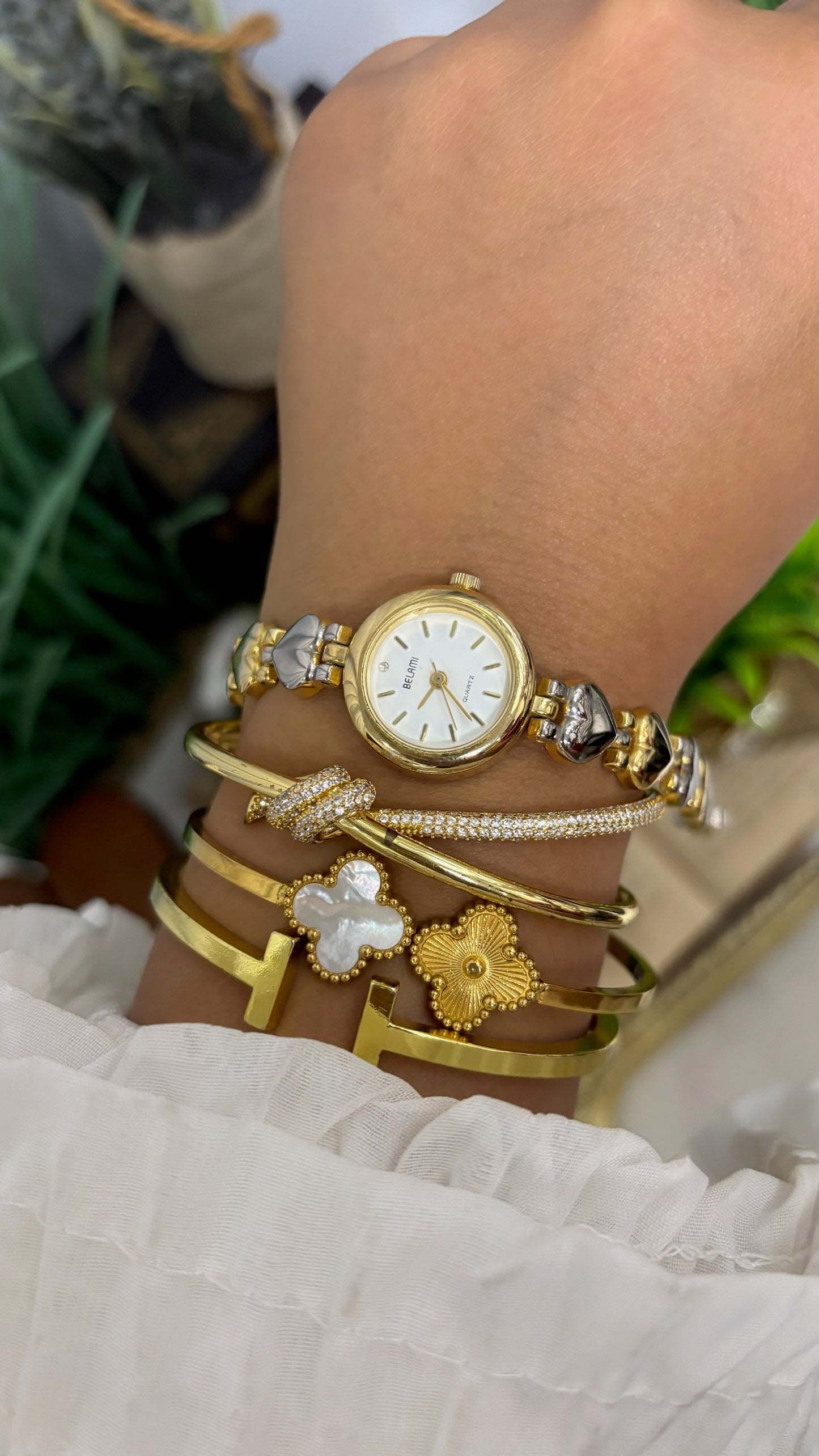 Vintage Belami Round Watch with Two-Tone Heart Link Bracelet Quartz