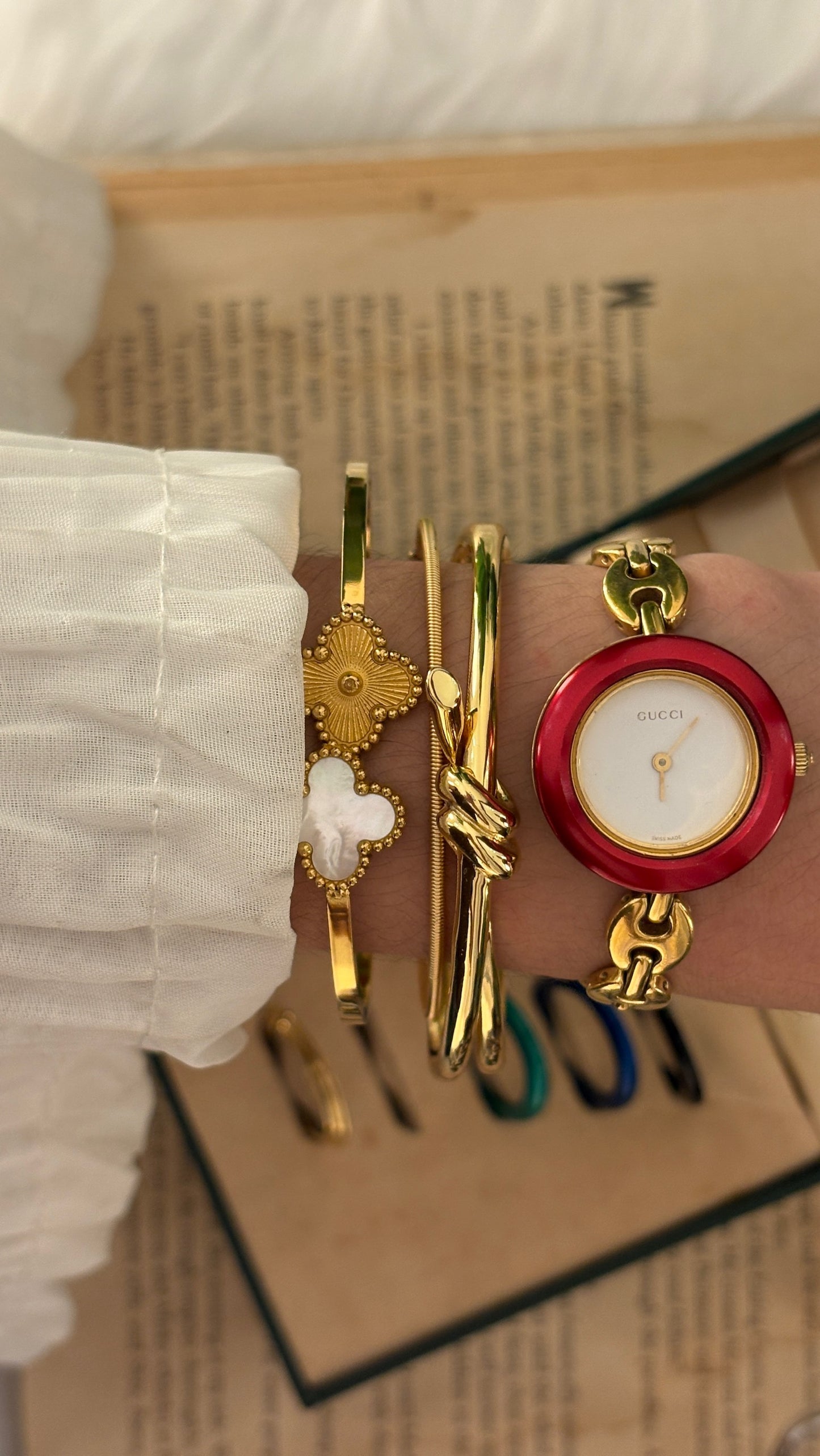 Rare Vintage Gucci Swiss Interchangeable Metal Bezel Marina Link Watch in Gold Tone Quartz