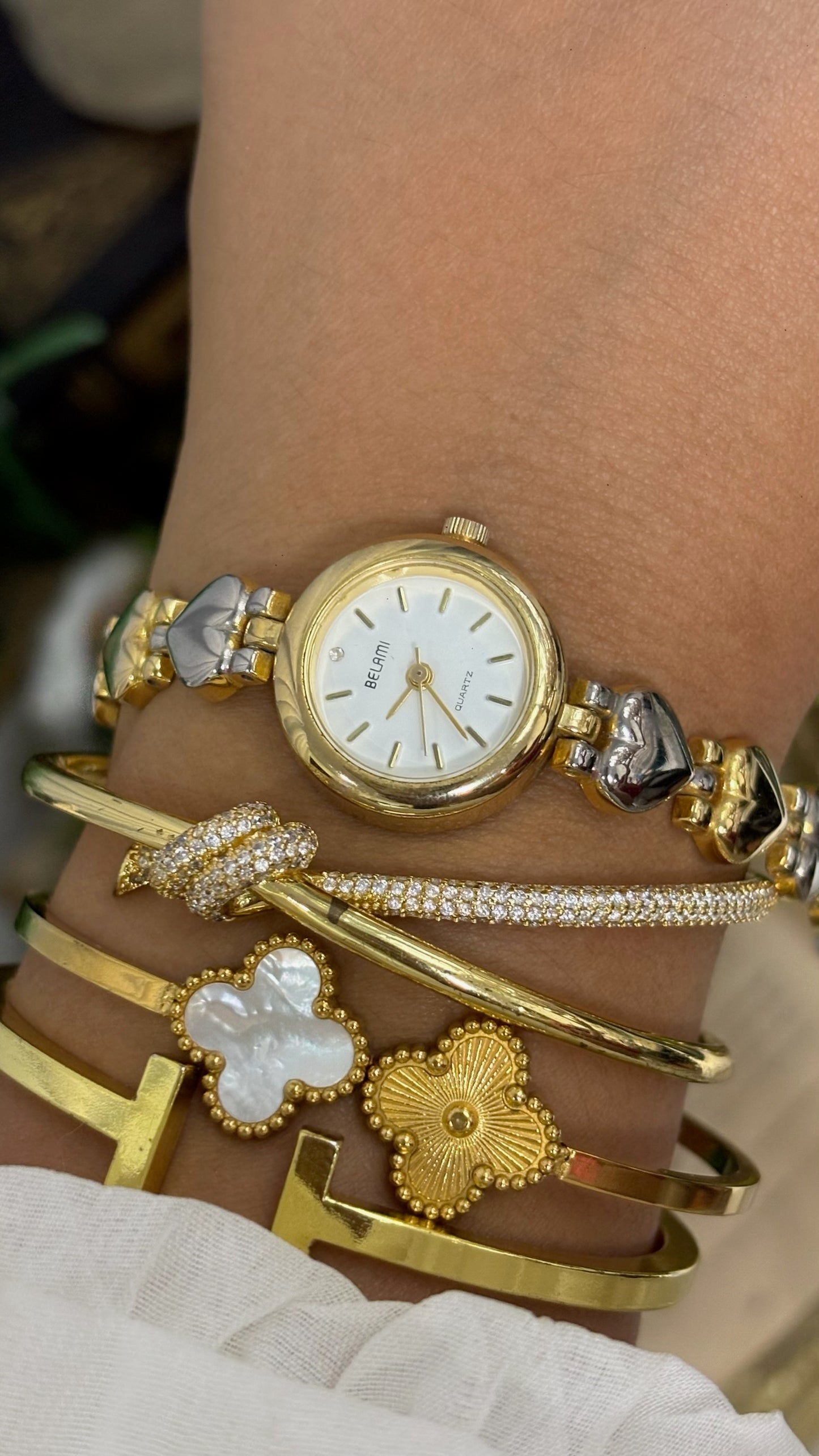 Vintage Belami Round Watch with Two-Tone Heart Link Bracelet Quartz