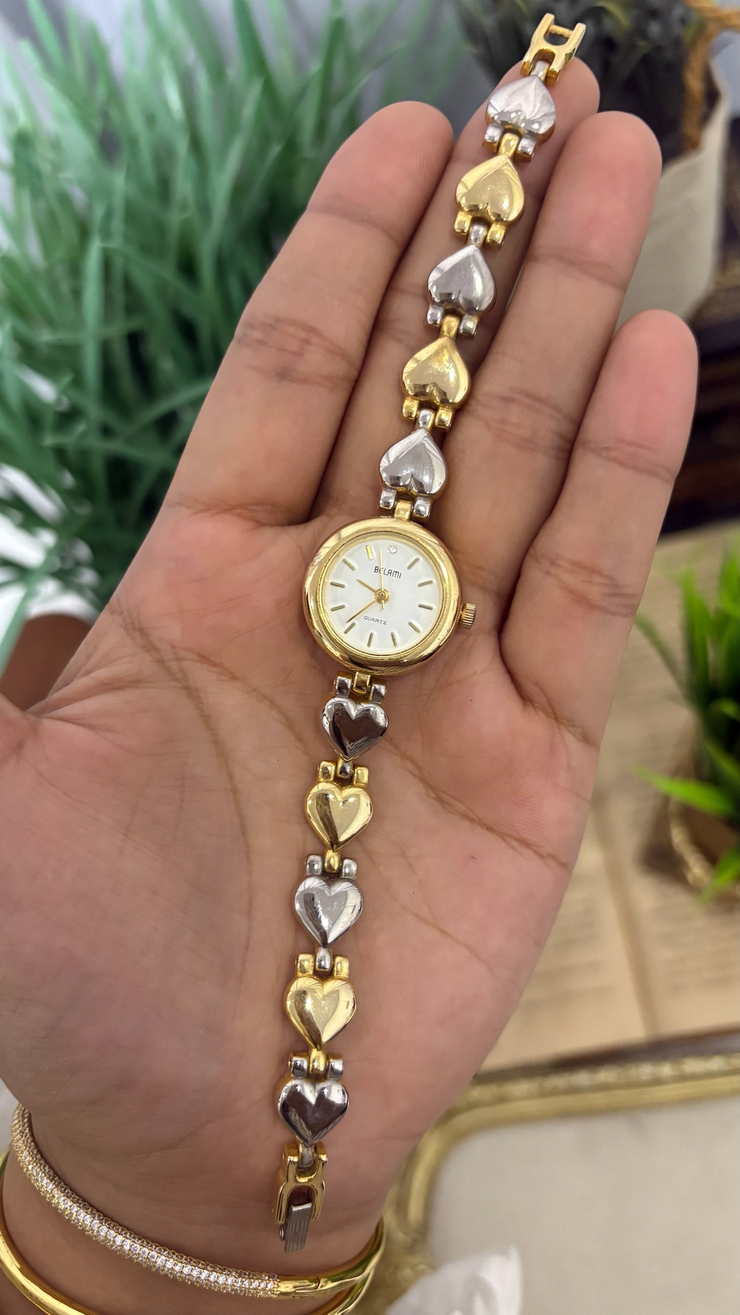 Vintage Belami Round Watch with Two-Tone Heart Link Bracelet Quartz