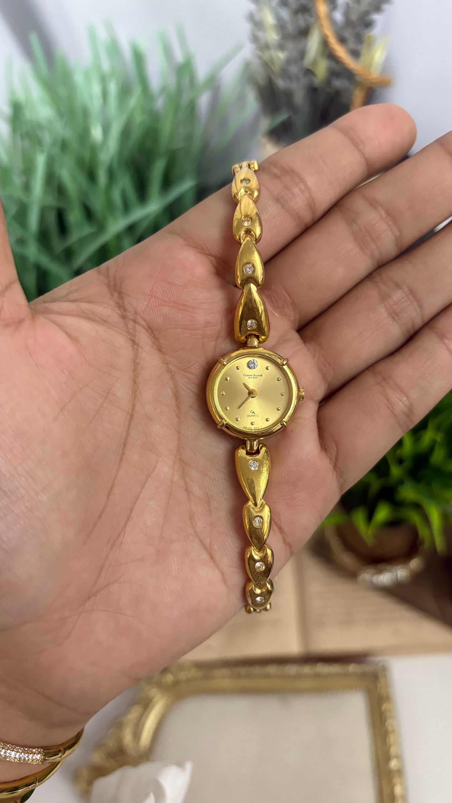 Vintage Gianni Accardi Round Watch with Gold Tone Link Bracelet Quartz