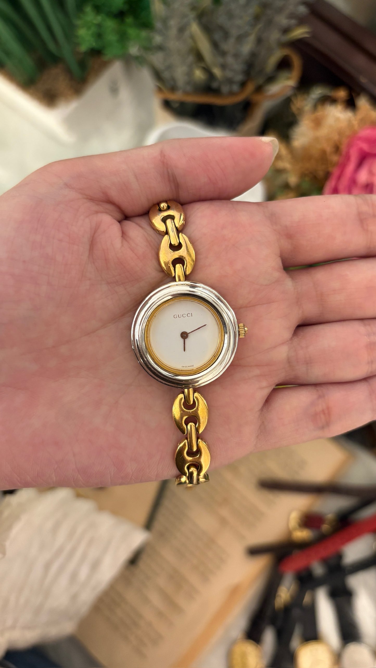 Rare Vintage Gucci Swiss Interchangeable Metal Bezel Marina Link Watch in Gold Tone Quartz