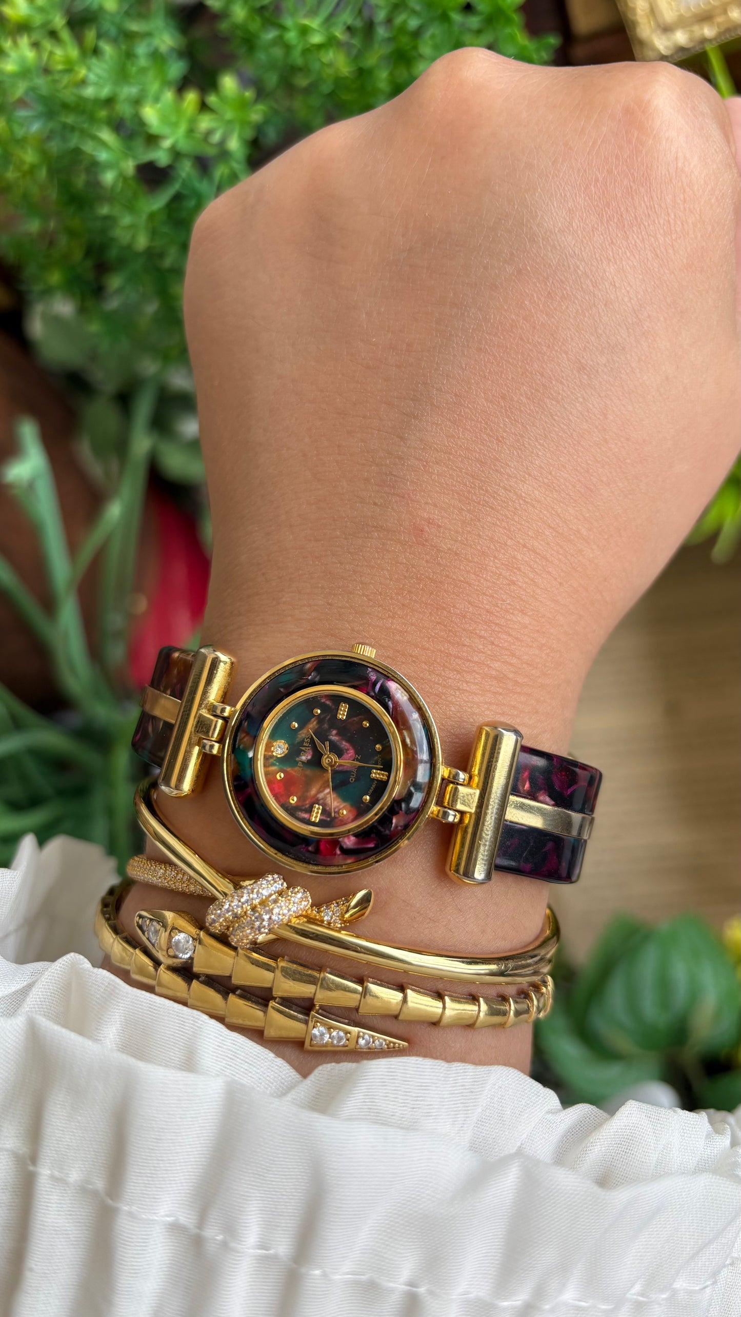 Vintage LA Express Watch in Gold Tone Unique Shell Pattern