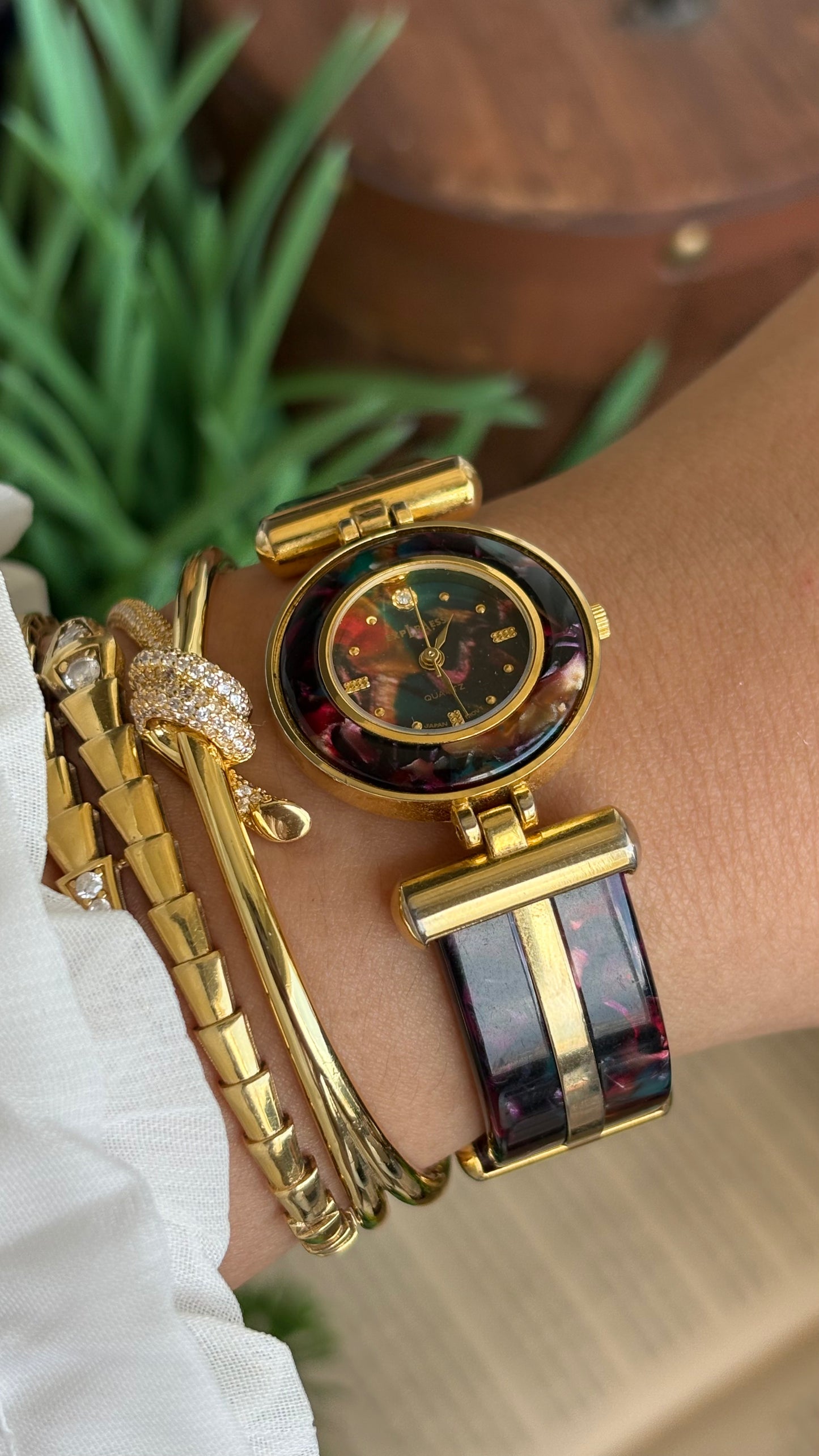 Vintage LA Express Watch in Gold Tone Unique Shell Pattern