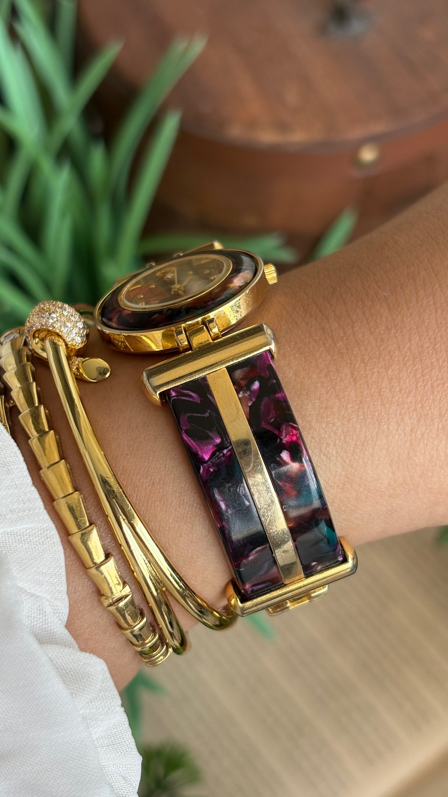 Vintage LA Express Watch in Gold Tone Unique Shell Pattern