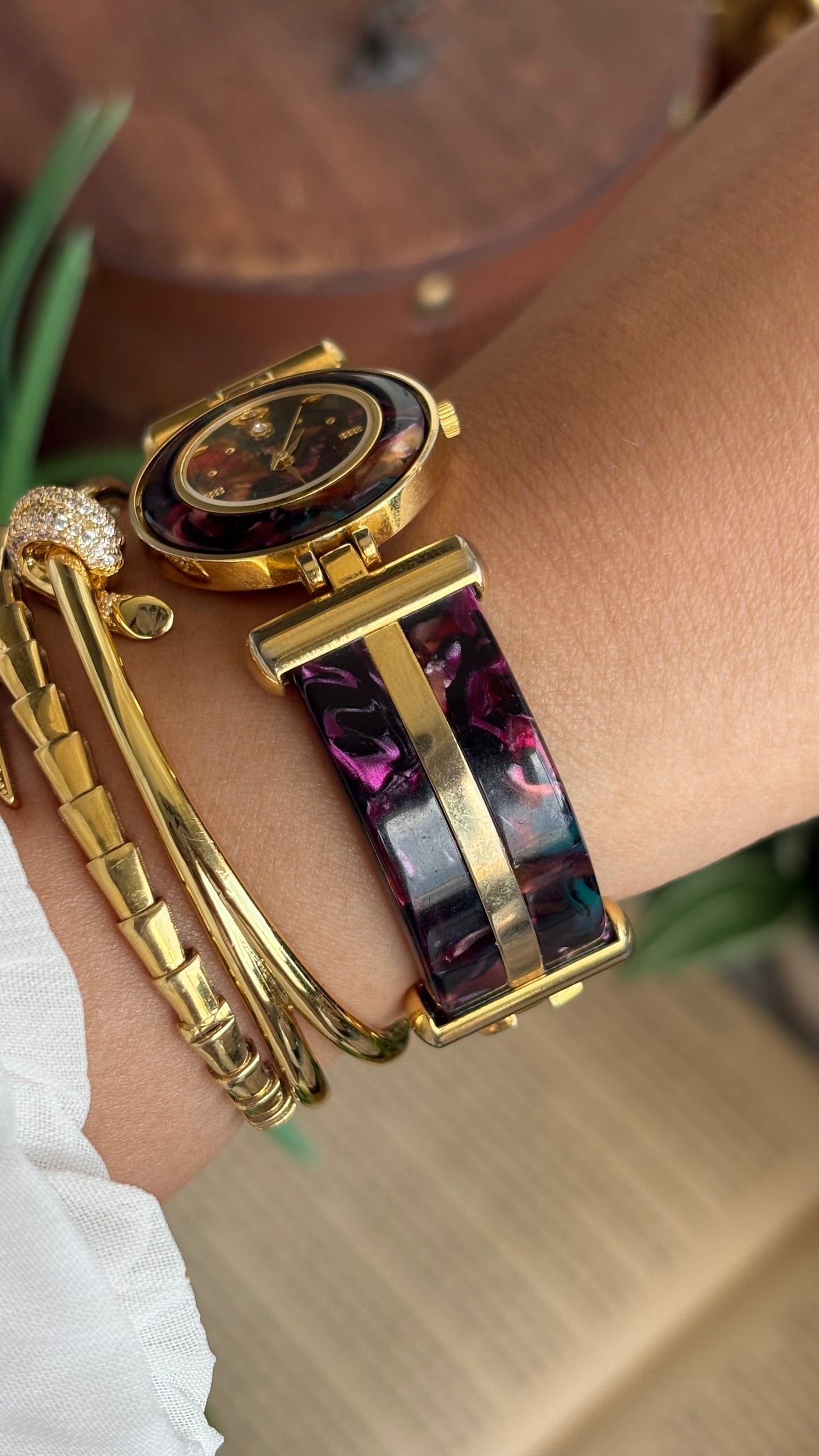 Vintage LA Express Watch in Gold Tone Unique Shell Pattern